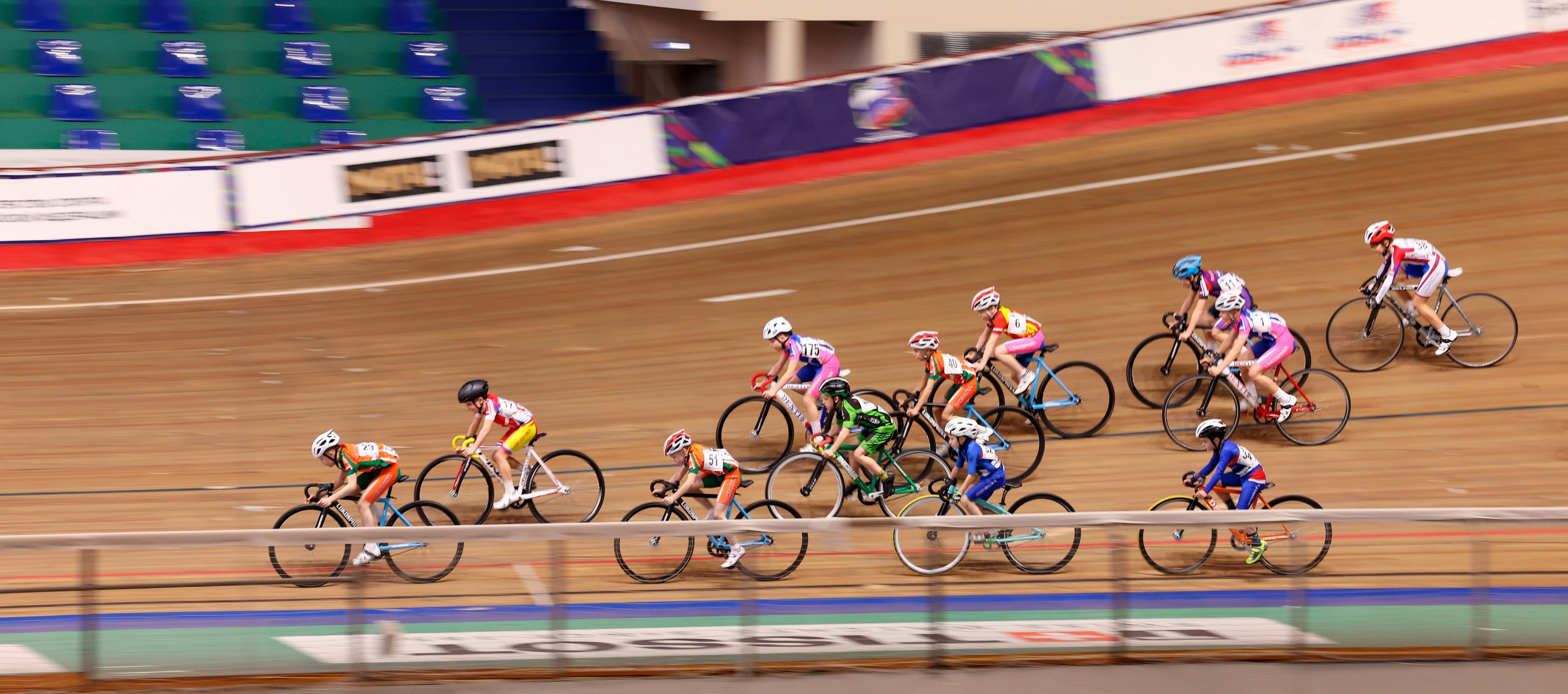 Пятый этап Региональных соревнований по велоспорту на треке (Гит, Скретч) 15.03.2025. Спортивный и репортажный фотограф Антон Тереханов