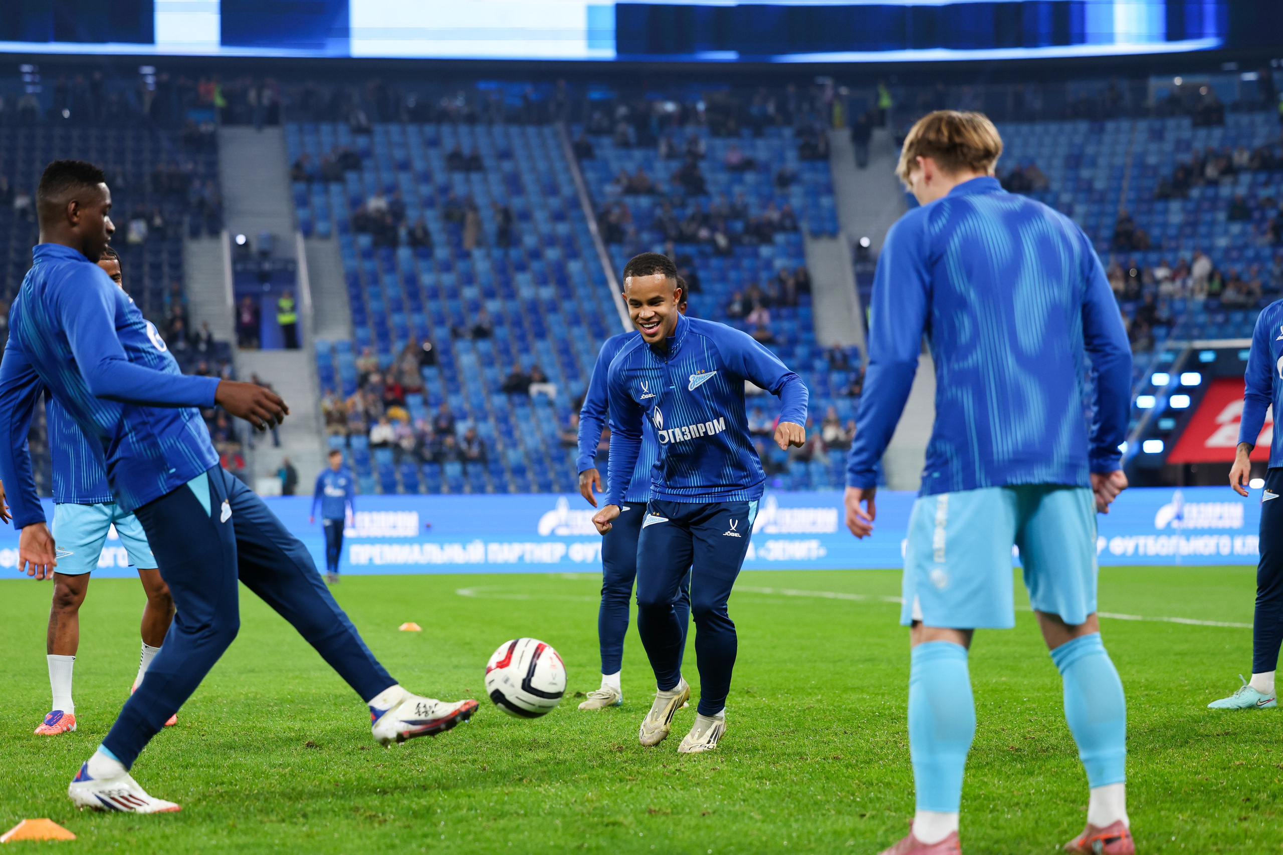 ФК «Зенит — ФК «Динамо» Москва 05.11.2025. Спортивный и репортажный фотограф Антон Тереханов
