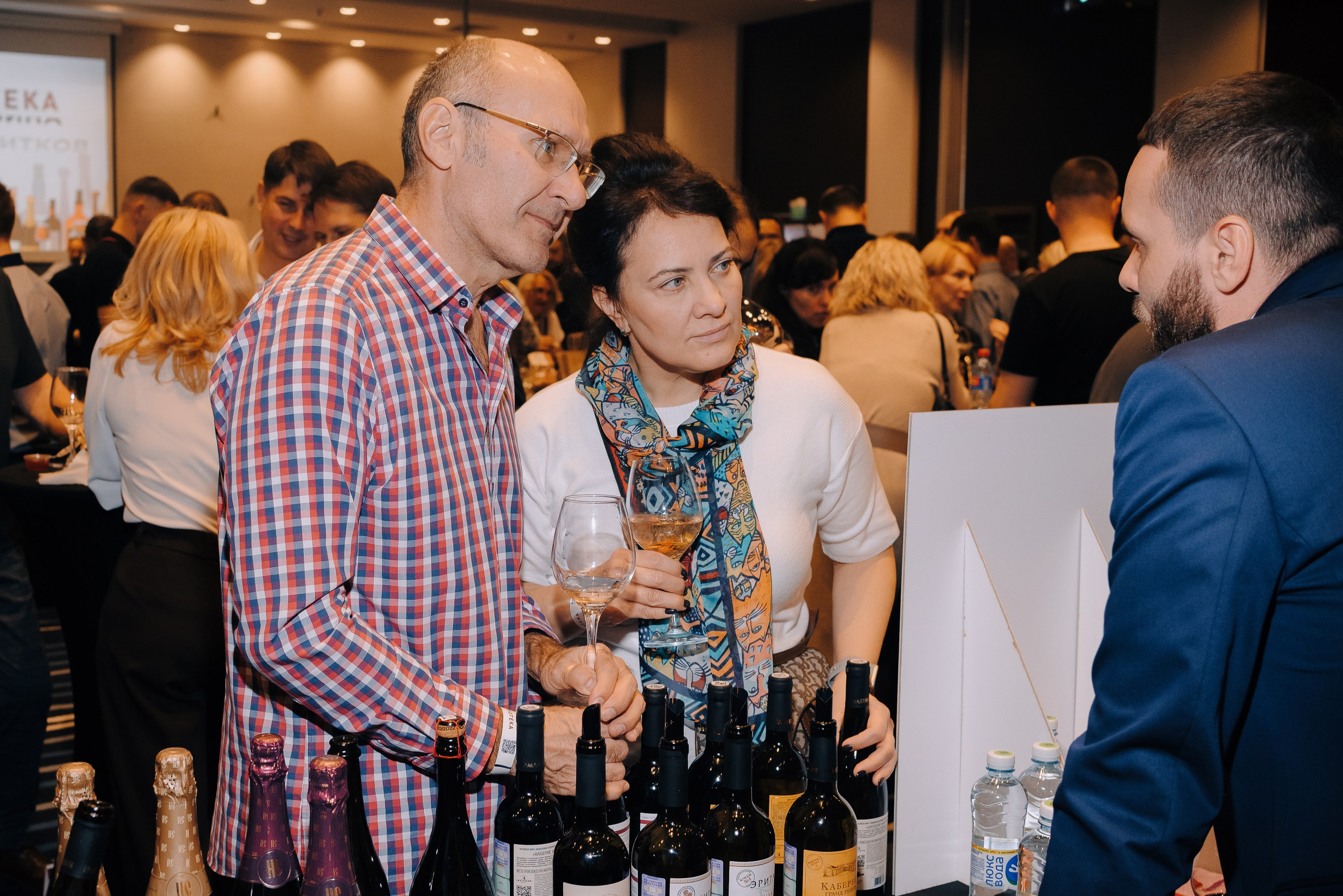 ФЕСТИВАЛЬ ВИНА И КРЕПКИХ НАПИТКОВ МАВТ-ВИНОТЕКА. Репортажный фотограф Зуев Роман г. Челябинск