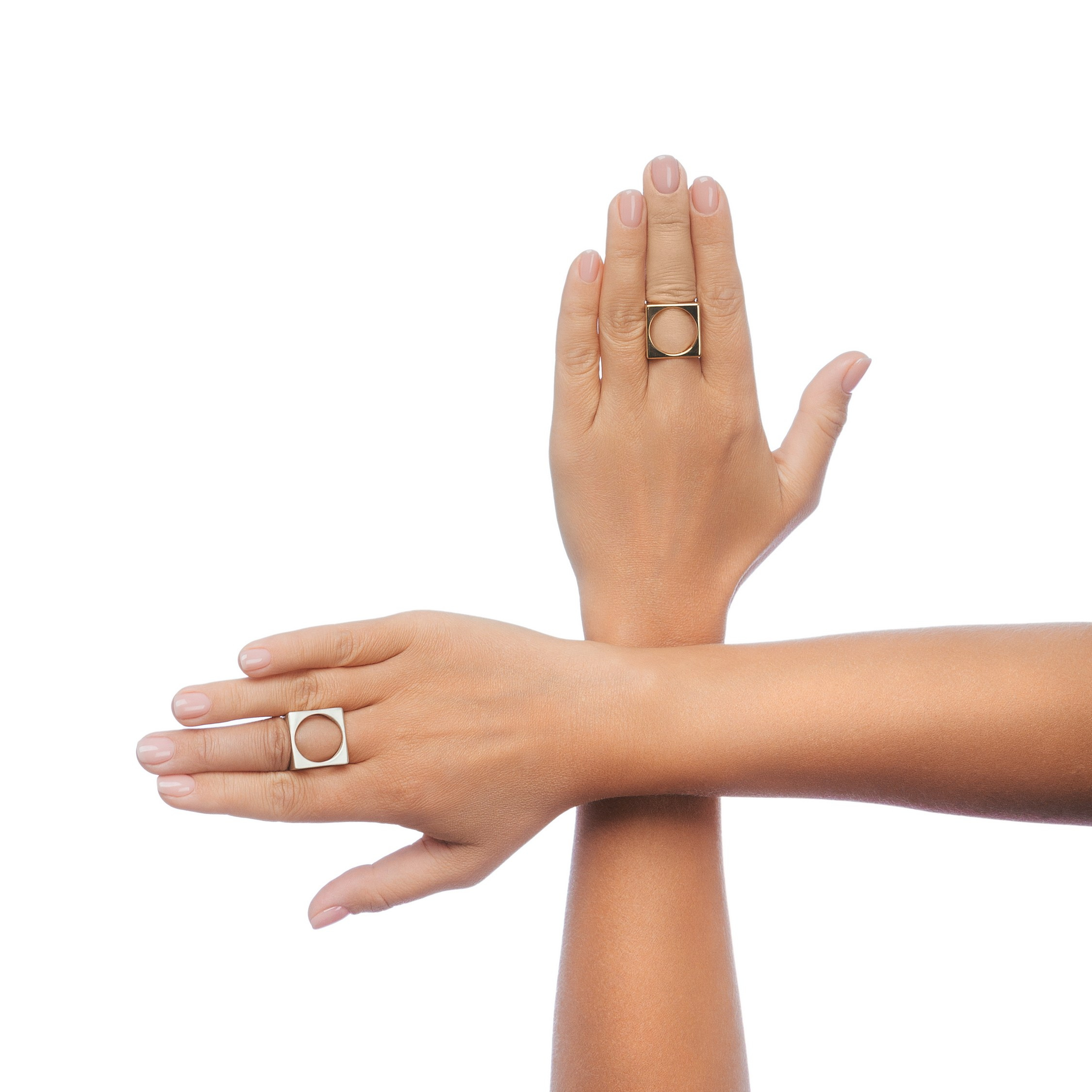 Портретная фотосъемка ювелирных украшений на моделях. Профессиональный фотограф в Санкт-Петербурге. Студийная рекламная фотография. Ювелирный фотограф Сергей Пушкин. Фото для каталога и маркетплейсов. Фотосъёмка на белом фоне. Product photographer in Saint-Petersburg, Russia. Gems photo. Фотосессия в студии в спб. Фотосессия юкрашений и бижутерии. Фотограф в студии в спб для украшений. 