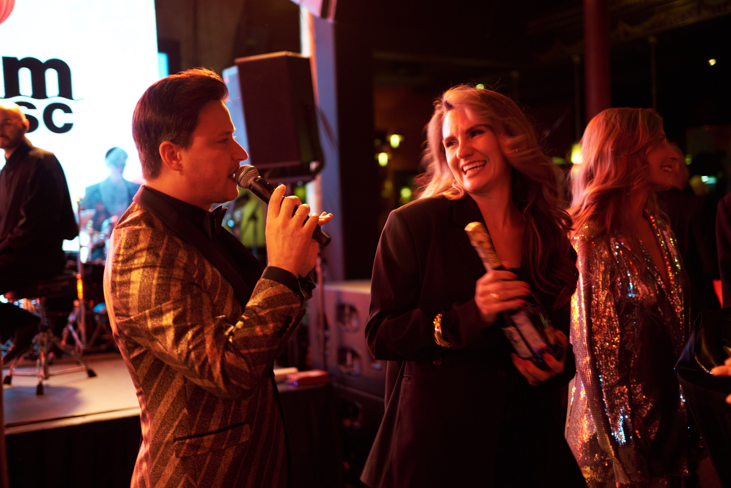 Репортажная съёмка корпоратива и концерта Елки в Петербурге и Москве