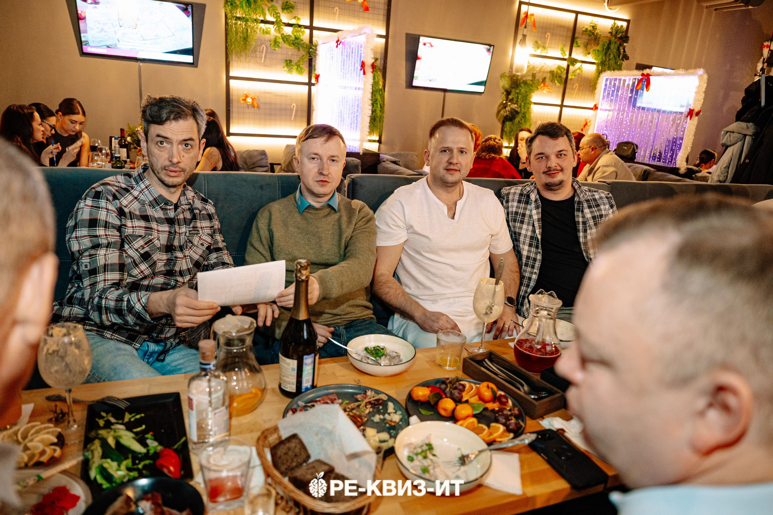 Реквизит — квиз в Зеленодольске и Волжске ZR cafe. Свадебный фотограф в Казани, и Зеленодольске Радик Мухаметов