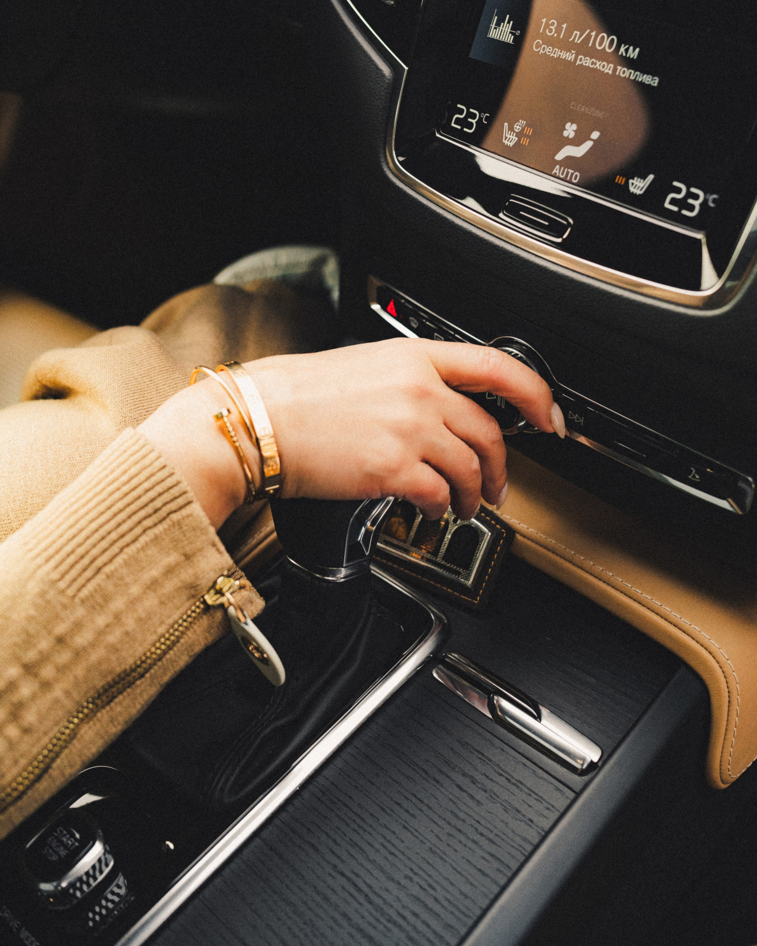 Автомобильная фотосессия Volvo XC90 + портрет владельца. Фотограф Илья К. в Москве