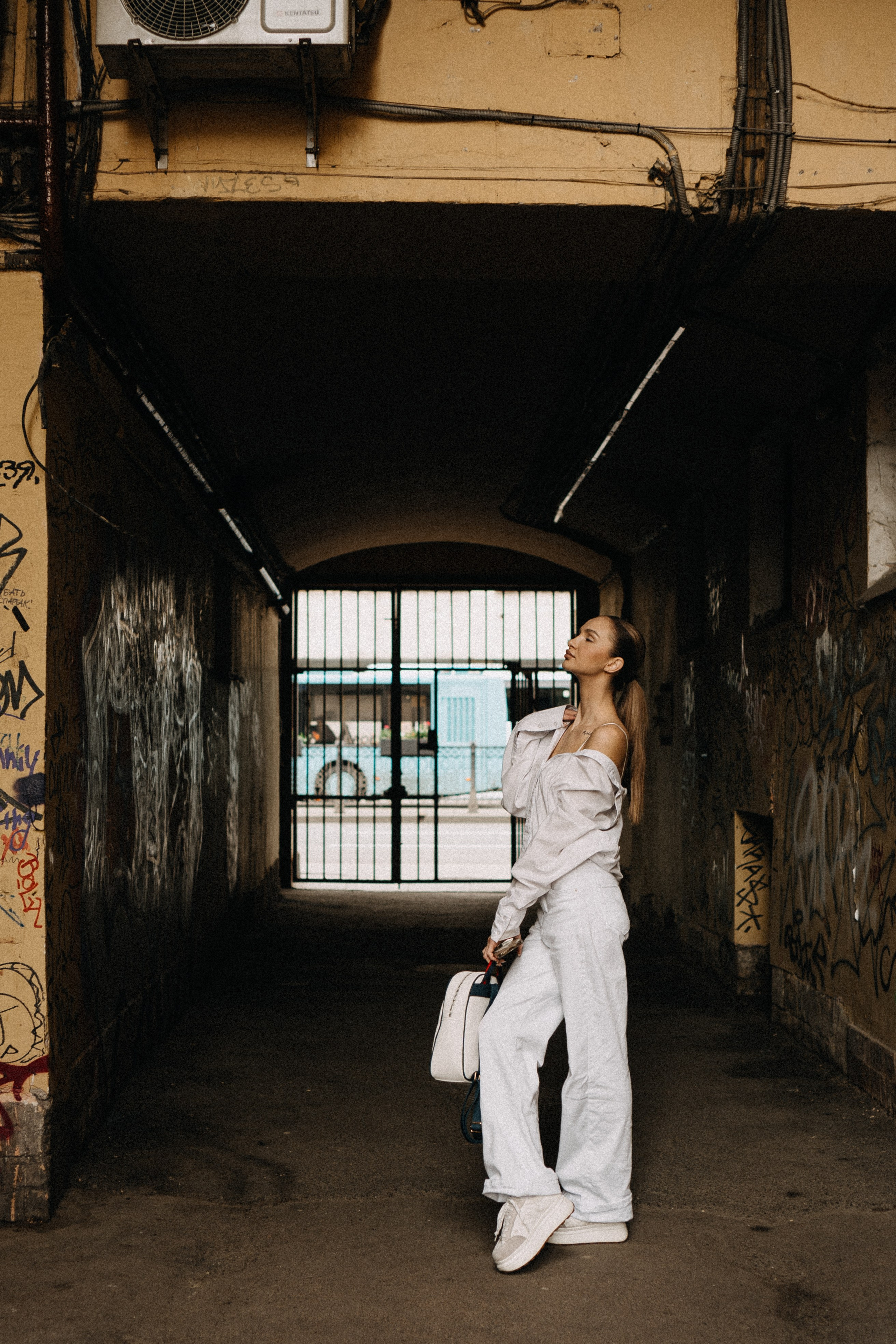 МЫ ГУЛЯЛИ ПРО КРЫШАМ ПИТЕРА. Профессиональный фотограф, Санкт-Петербург — Виктория Богомолова