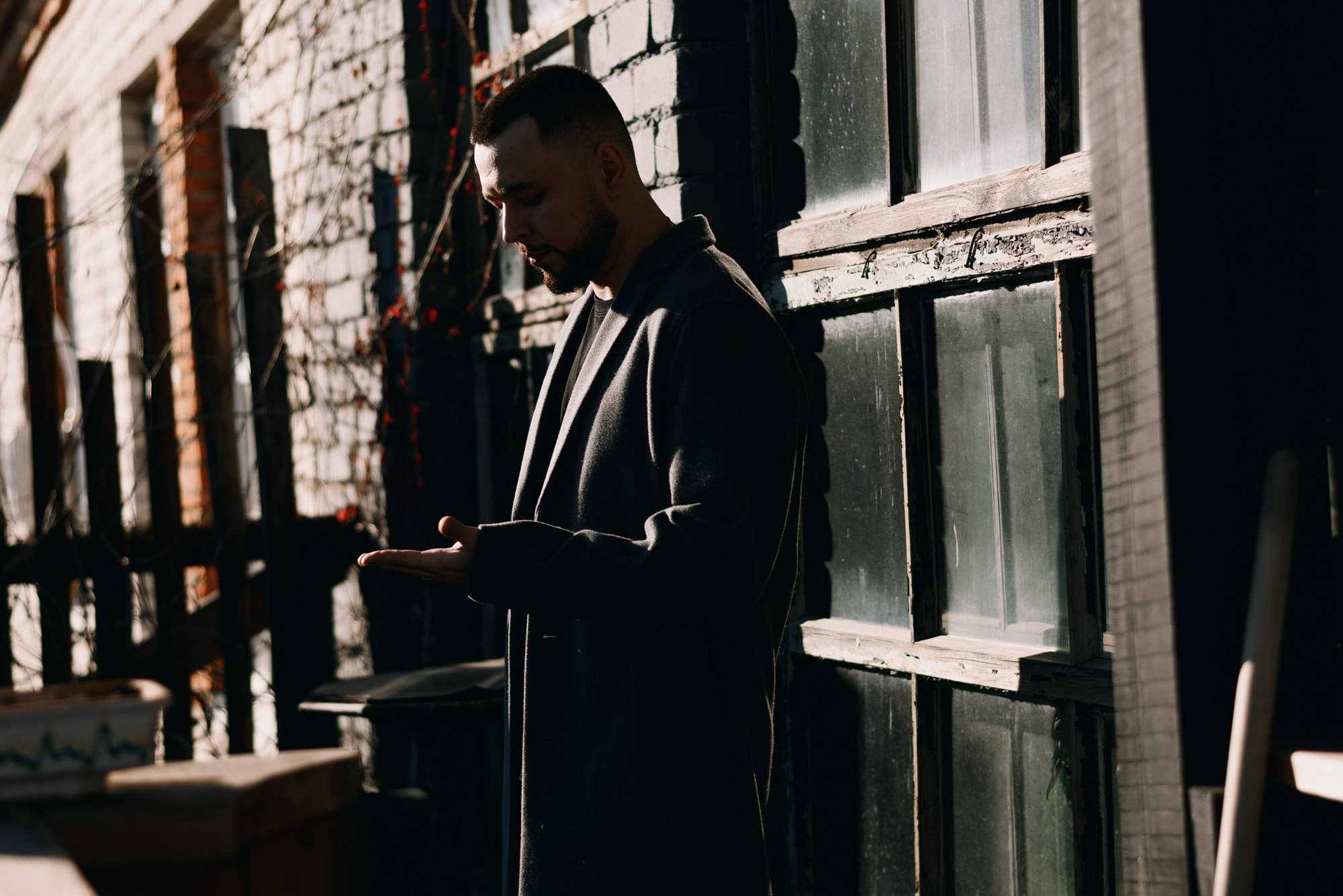 Мужской портрет в студии Тюмень — Фотосессия для мужчин | Дарья Мустафина. Портретный фотограф Тюмень Дарья Мустафина