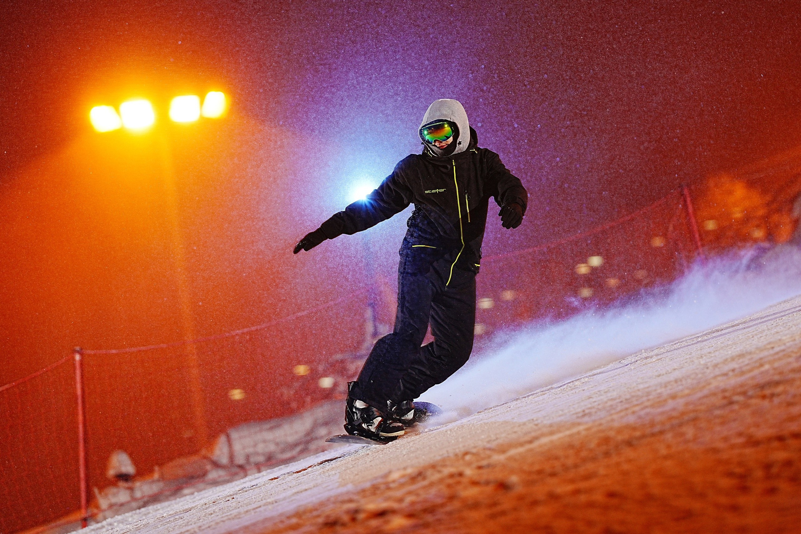 Вечерняя съёмка на склонах с использованием внешних вспышек. Фотограф Студитский Евгений