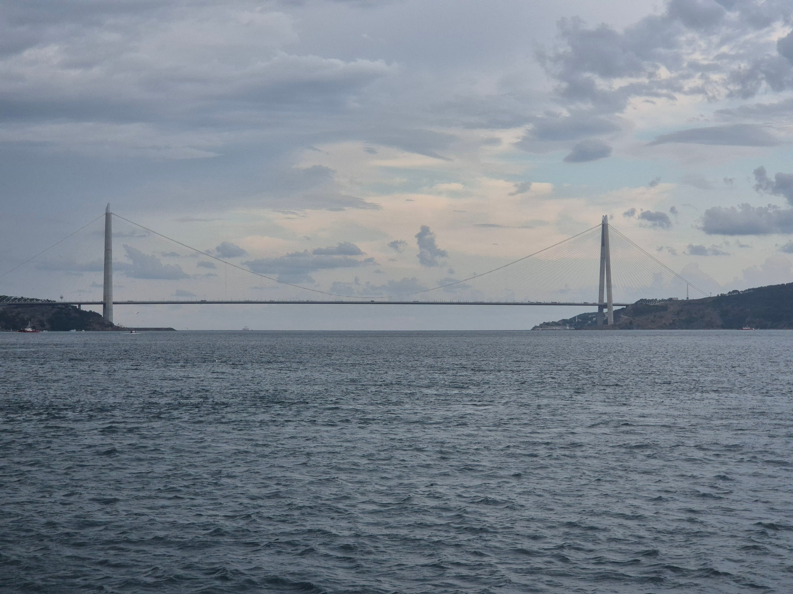 Самый дальний третий мост через Босфор - мост султана Селима Явуза. Открыт в 2016 г