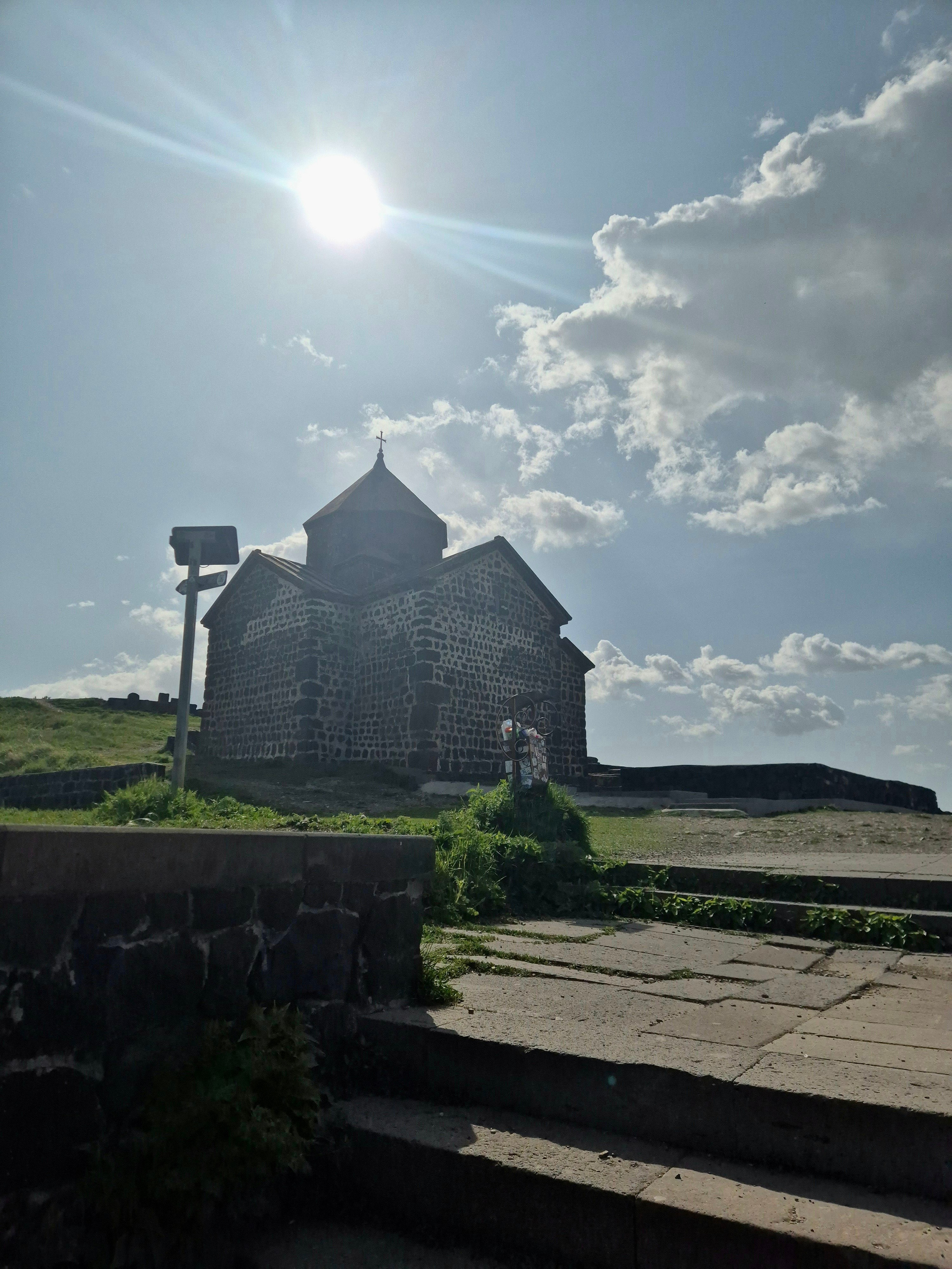 Утреннее солнышко над древними стенами. Сколько восходов они видели