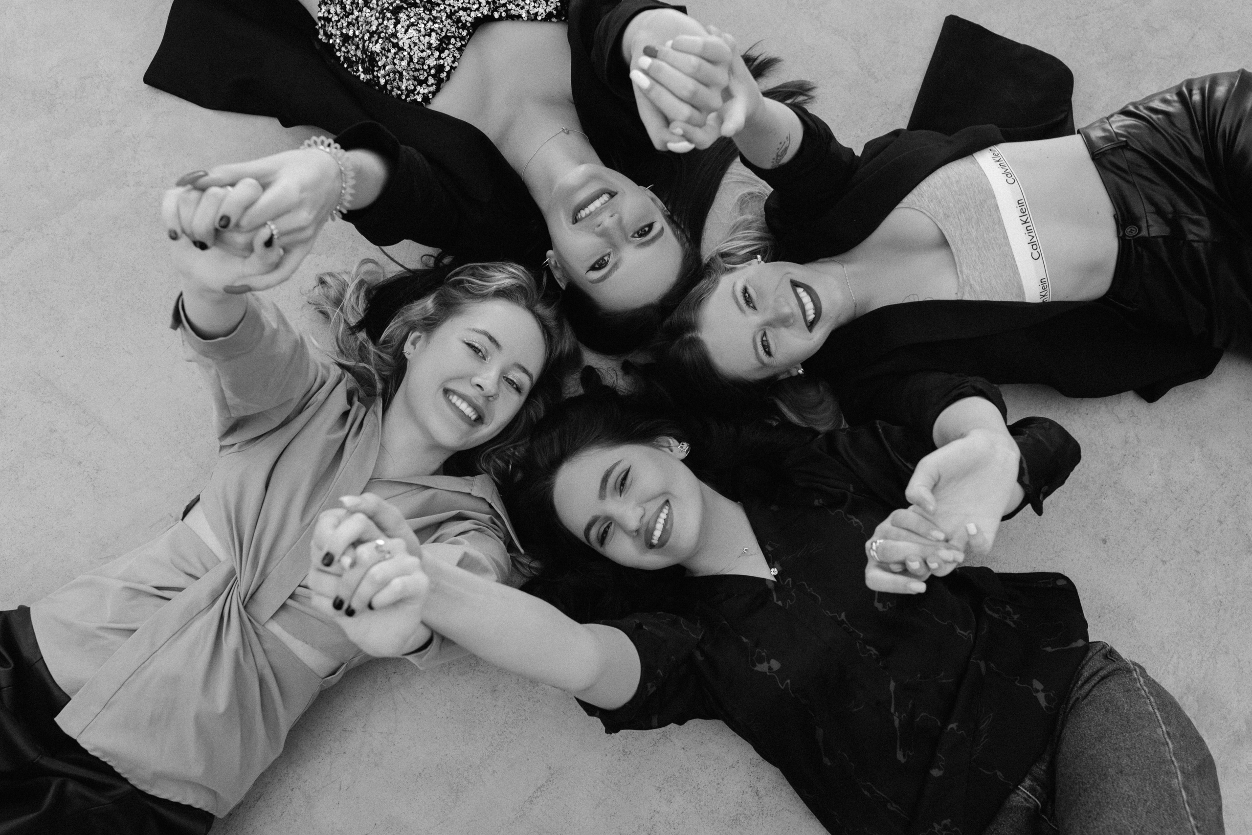 Фотосессия с подругами. Сестры Карабаза. Фотографы и ретушеры в Москве и Санкт-Петербурге