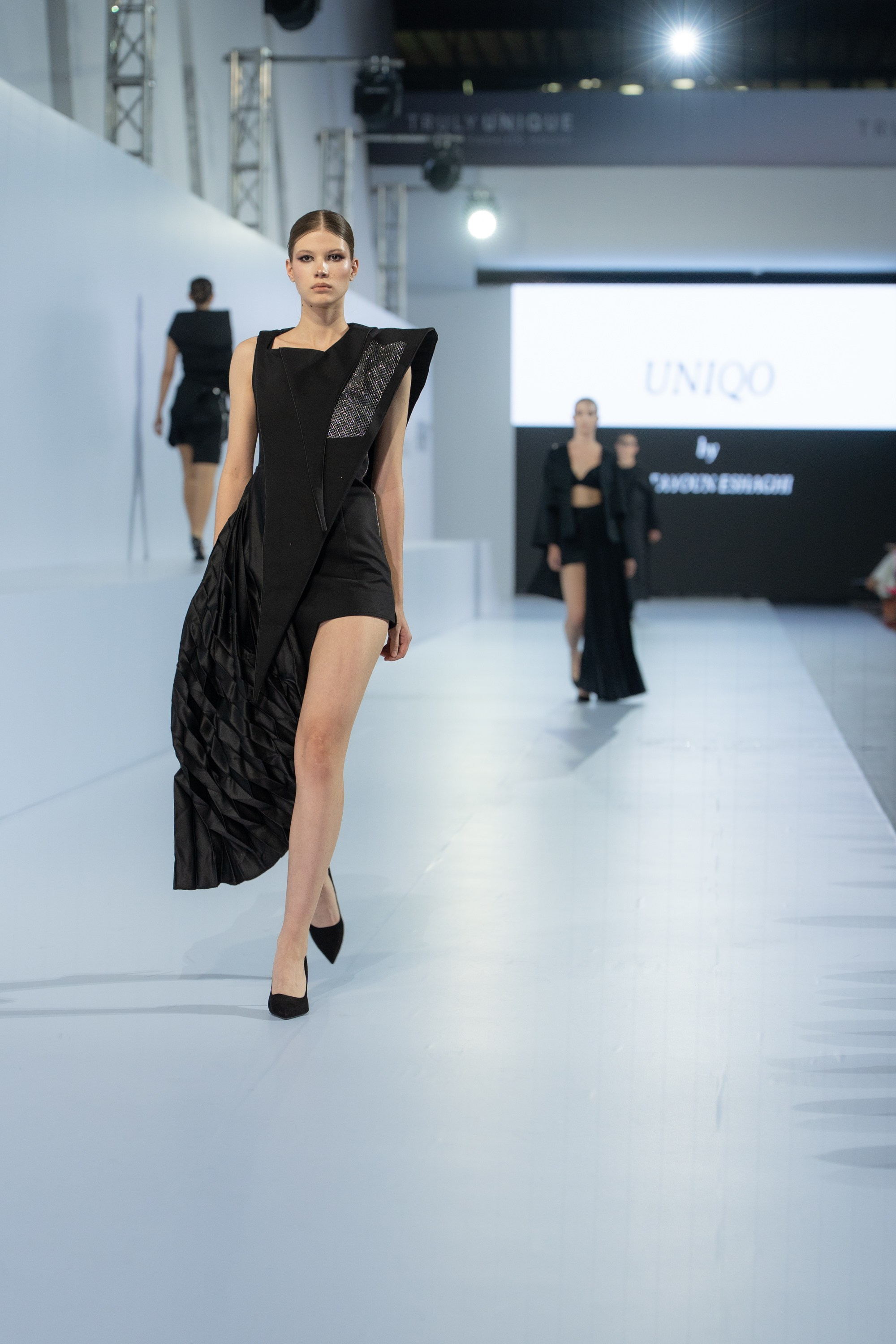 Uniqo by katayoun Eshagi. Сайт Алматинского НЮ АРТ, будуар и фэшн фотографа Дениса Карпенко