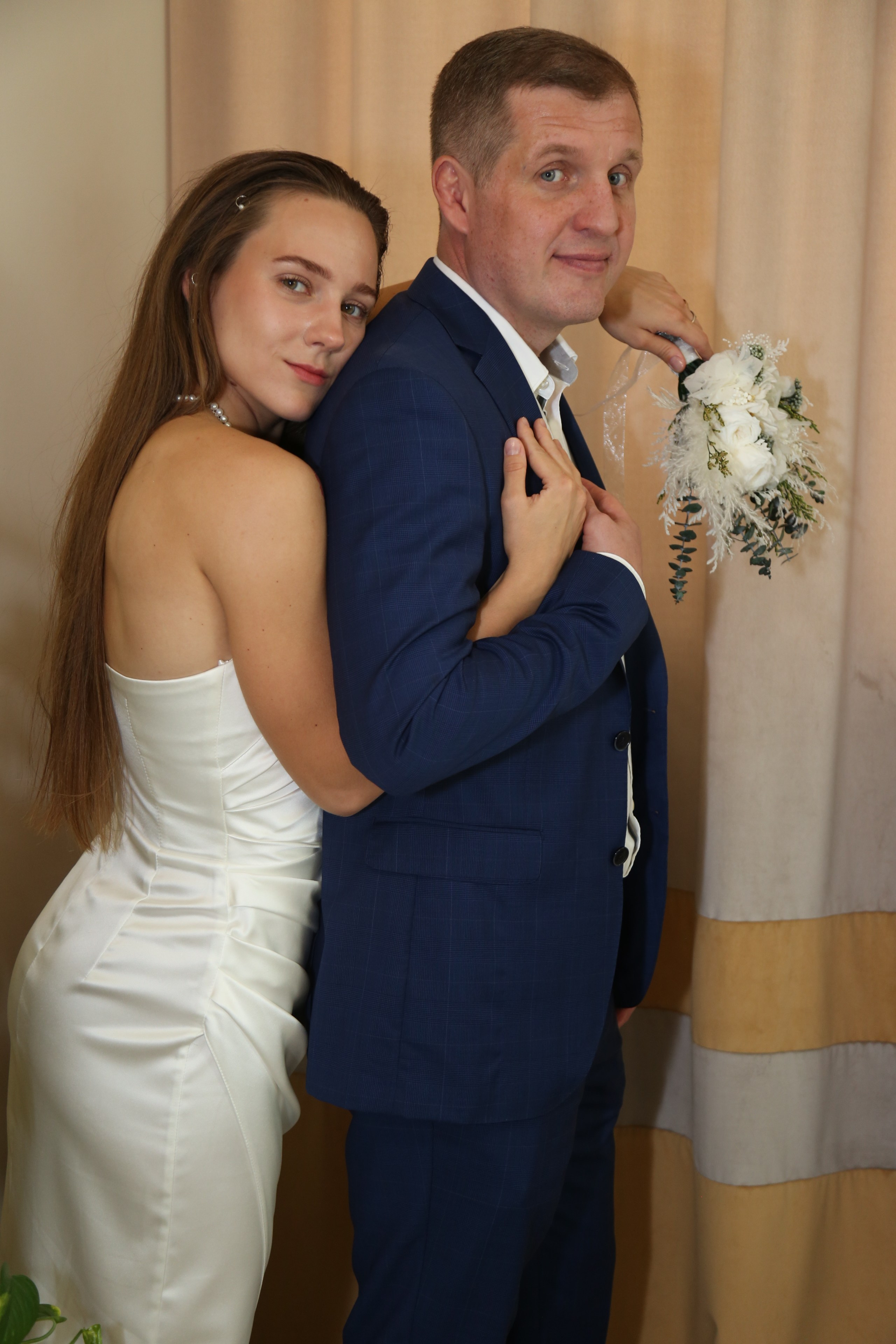 ЗАГС Савёловский свадебная фотосессия и прогулка в парке Дубки для Александра и Анастасии. Фотосессия в студии в Москве от профессионального фотографа услуги по доступным ценам