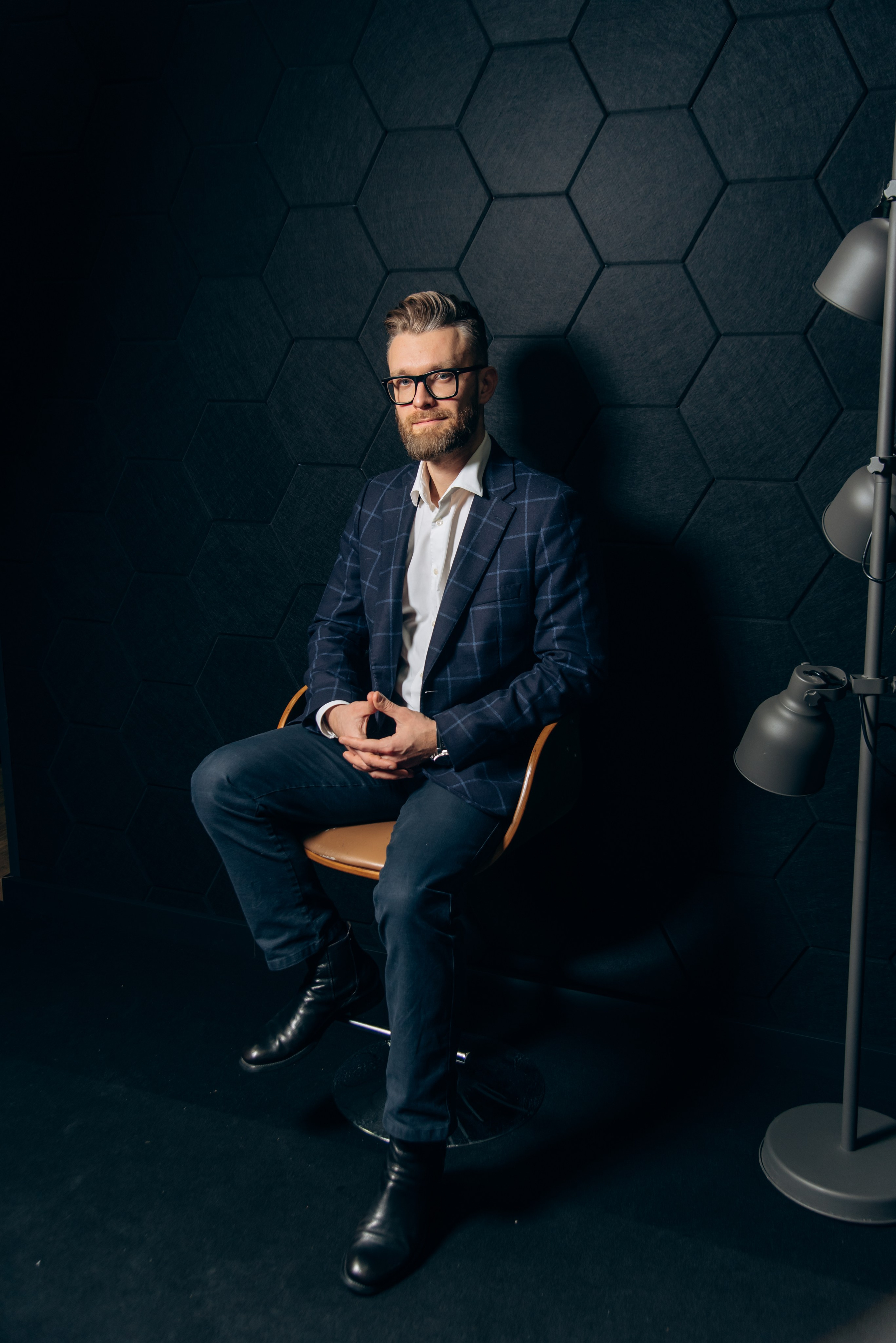 #деловойпортрет #бизнеспортрет #мужскойпортрет #профессиональныйпортрет #портретнаделовую #headshots #businessheadshot #corporateheadshot #геройнафото #студийнаяфотосессия #портретдлярезюме #портретдляLinkedIn #партнерскиепартнёры #мужскойстиль #деловойобраз