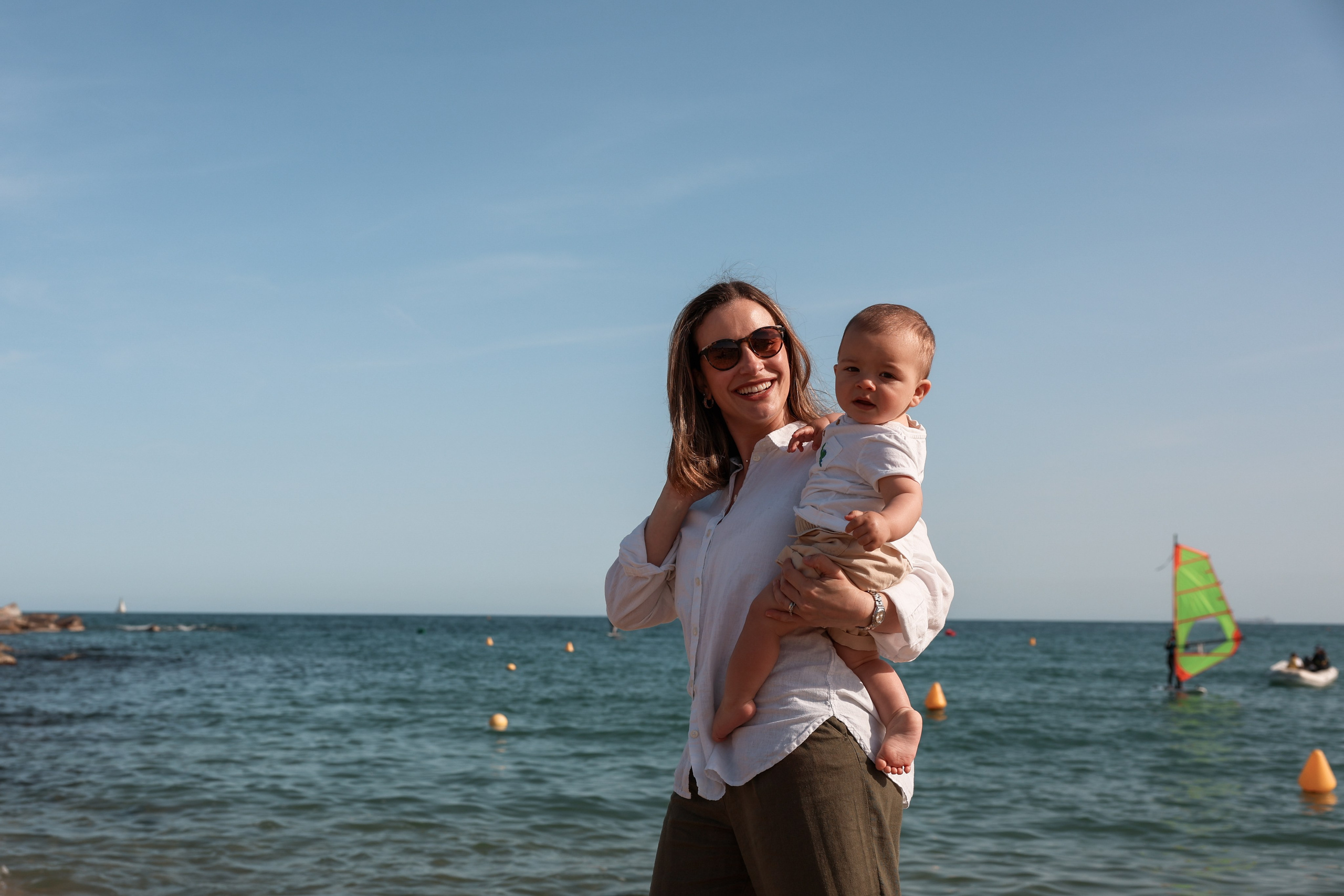 Family pizza at the sea. Natalia Zhuravleva|family, newborn, maternity photographer in Barcelona
