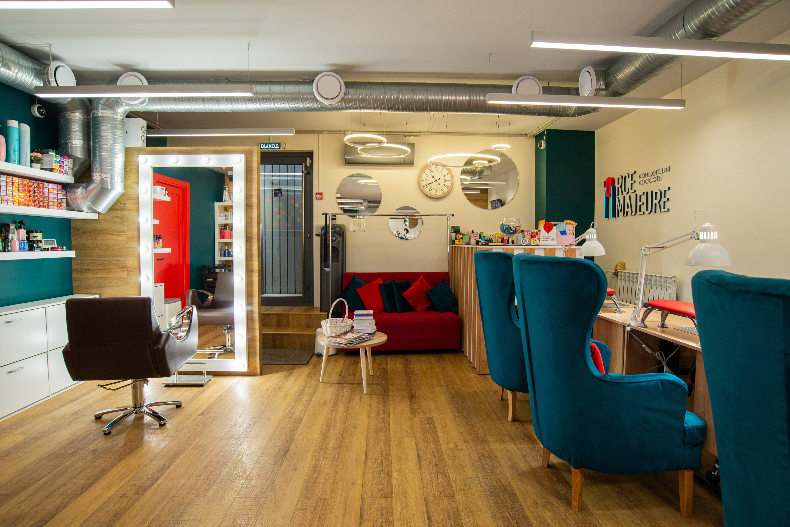 Интерьерная фотосъёмка салонов красоты Force Majeure. Репортажный и персональный фотограф в Москве