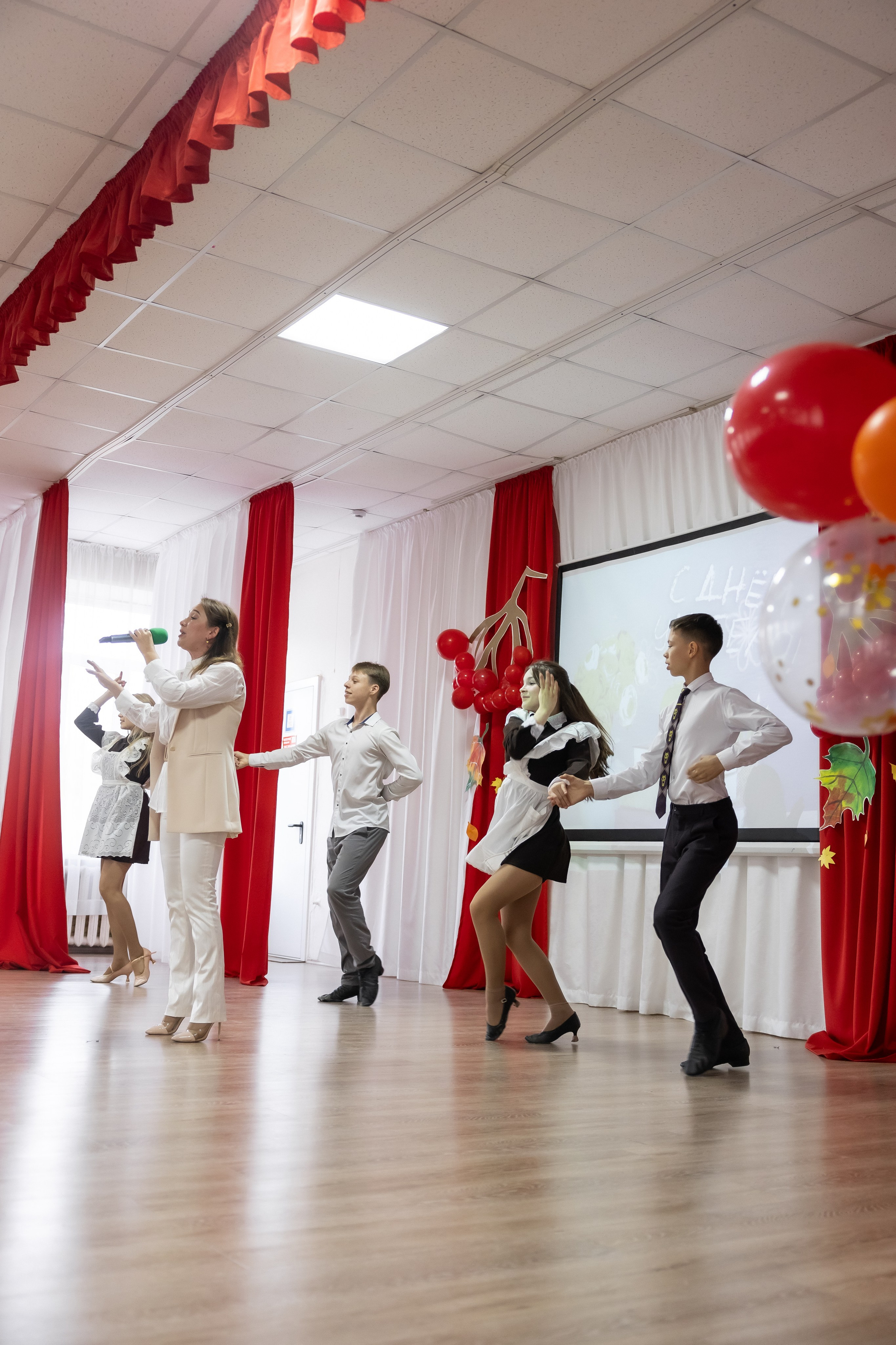 День учителя. Школа 31. Октябрь 2024. Свадебный и Семейный фотограф г. Ижевск Гульназ Солдатова. Гульназ фото