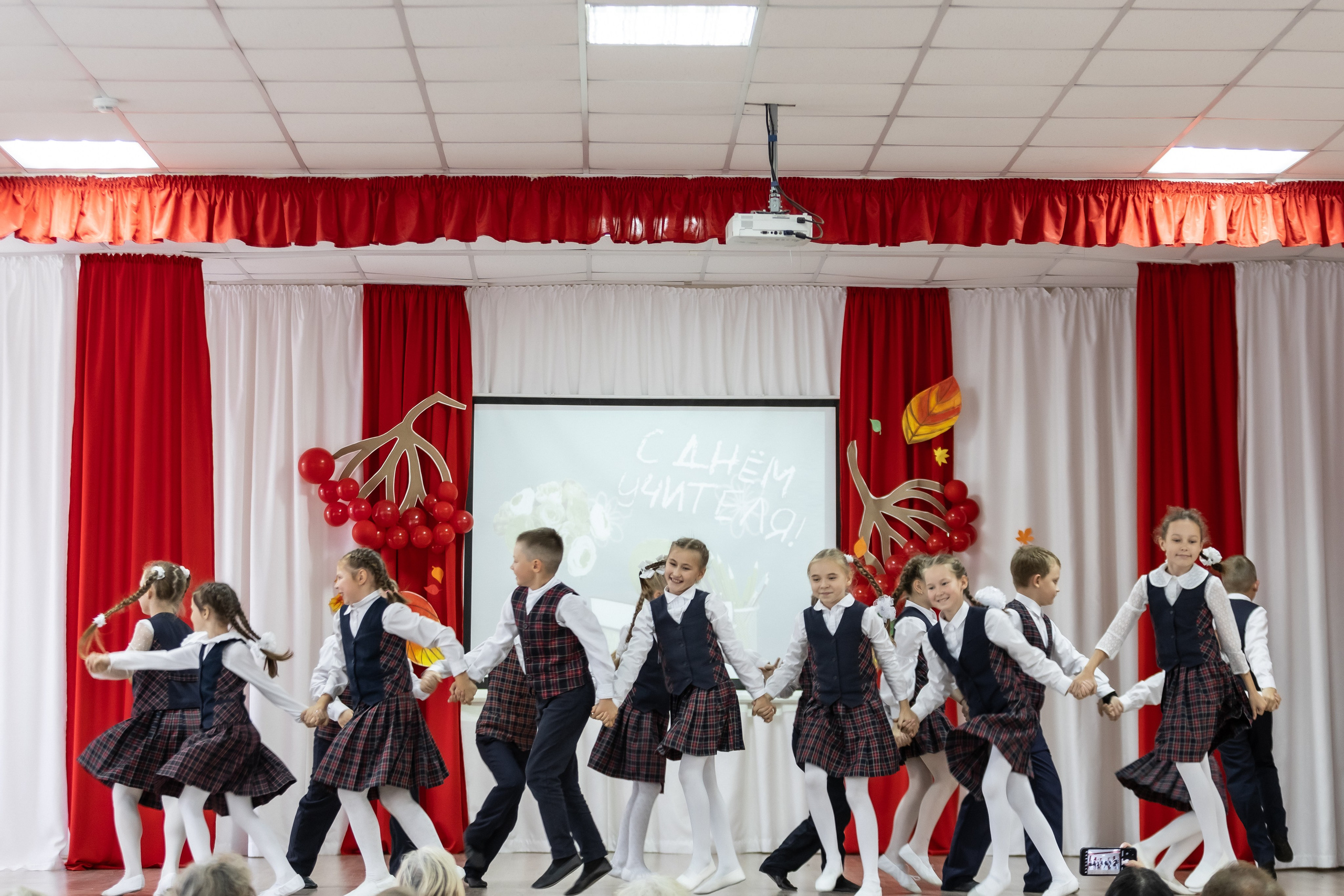 День учителя. Школа 31. Октябрь 2024. Свадебный и Семейный фотограф г. Ижевск Гульназ Солдатова. Гульназ фото