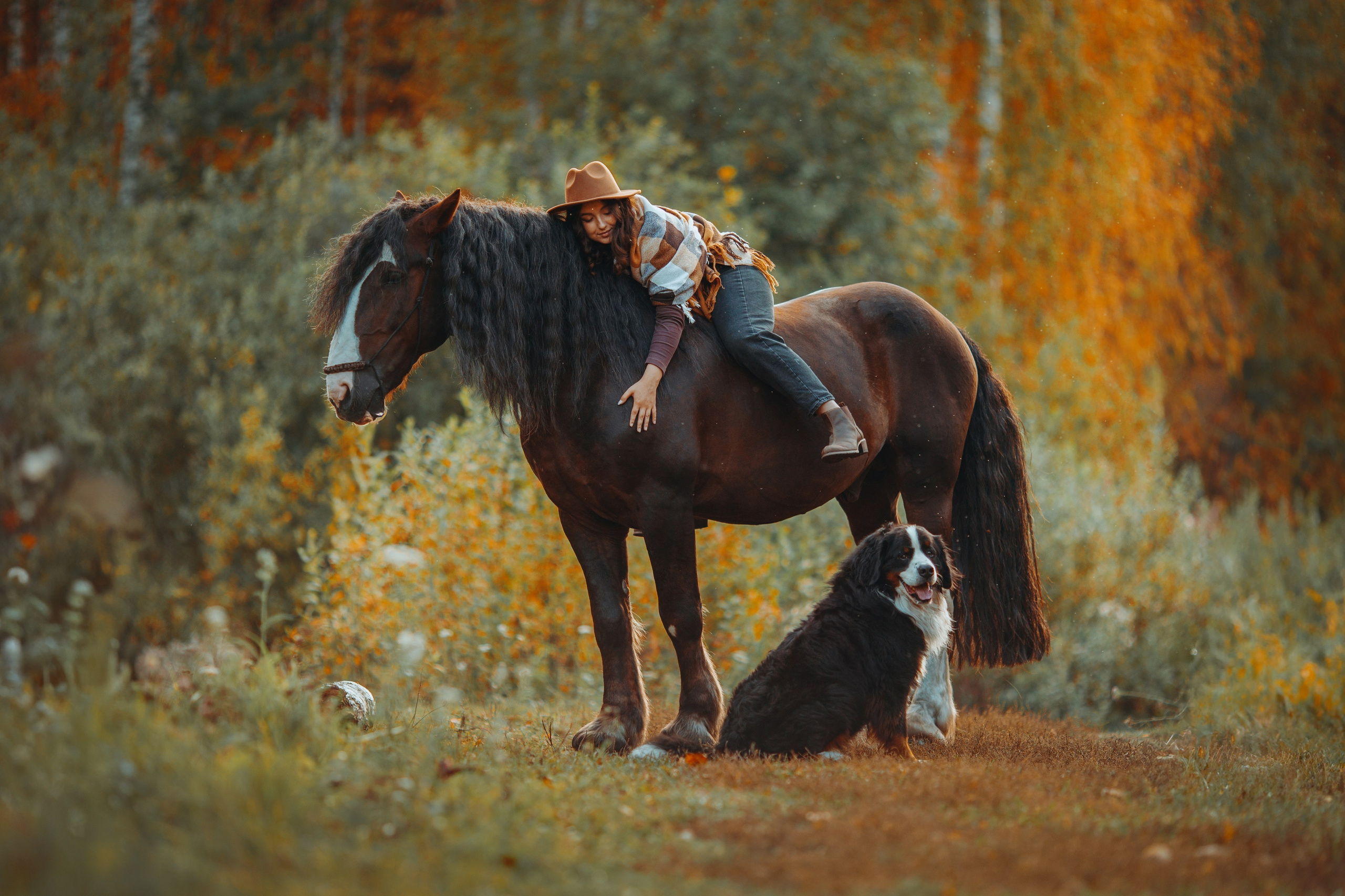 Пончо, шляпа, ботинки 39р-р. 