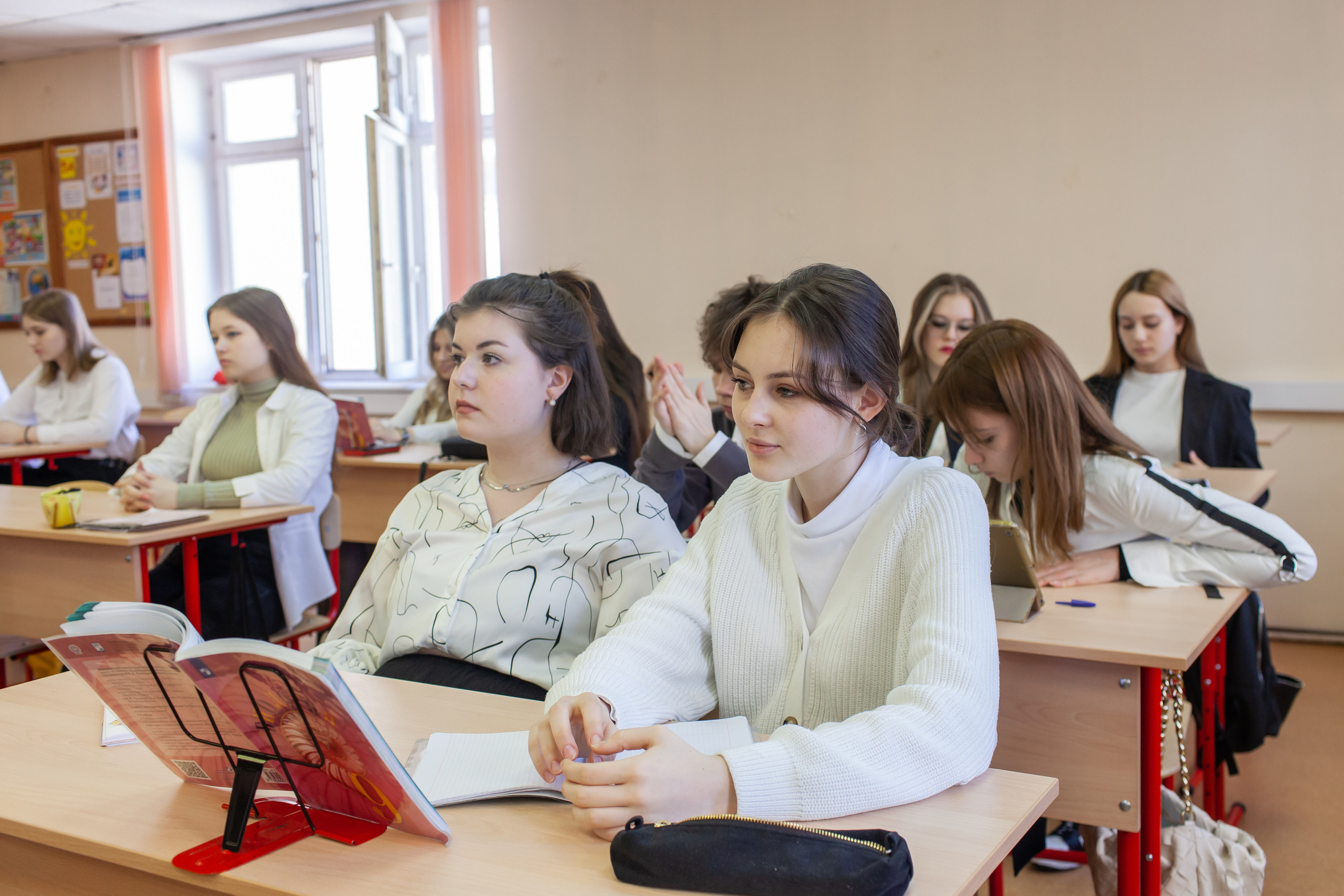 Выпускники 9 класса. Школа на Таганке. Семейный фотограф в Москве Наталья Чуб, заказать Фотокнигу