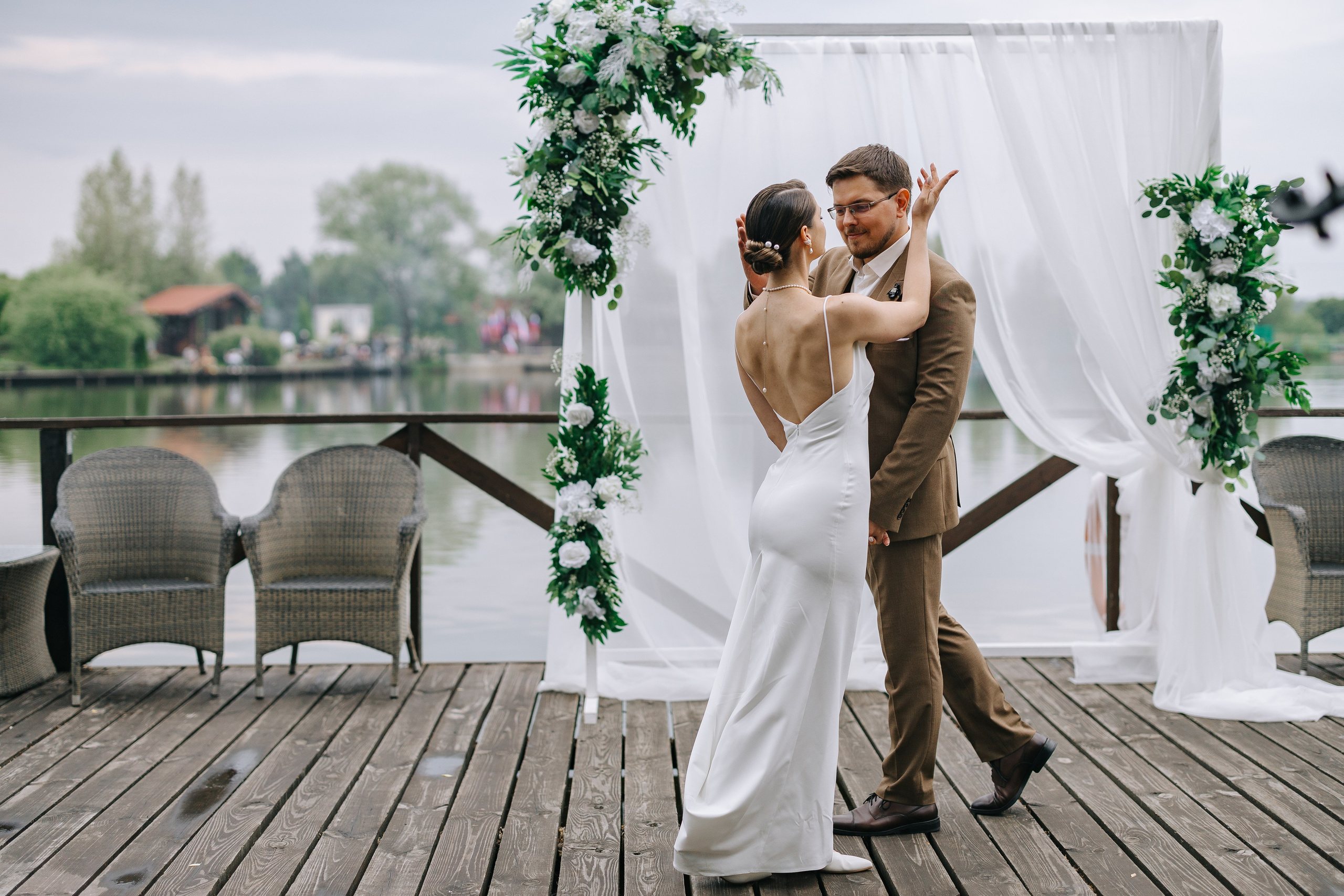 Белая арка. Александр Антонов. Профессиональный свадебный, репортажный фотограф в Москве, Подольске. Фото+Видео на любой праздник