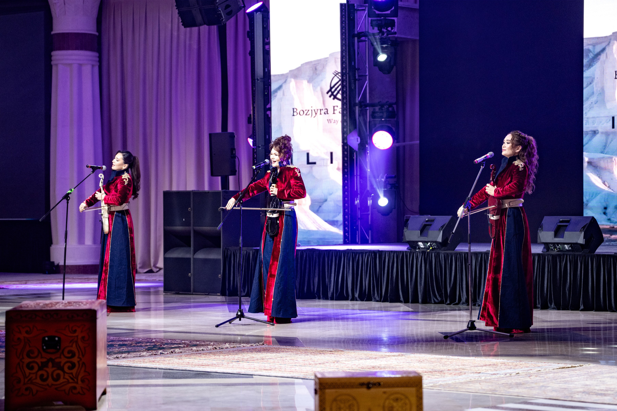 Backstage. Сайт Алматинского НЮ АРТ, будуар и фэшн фотографа Дениса Карпенко