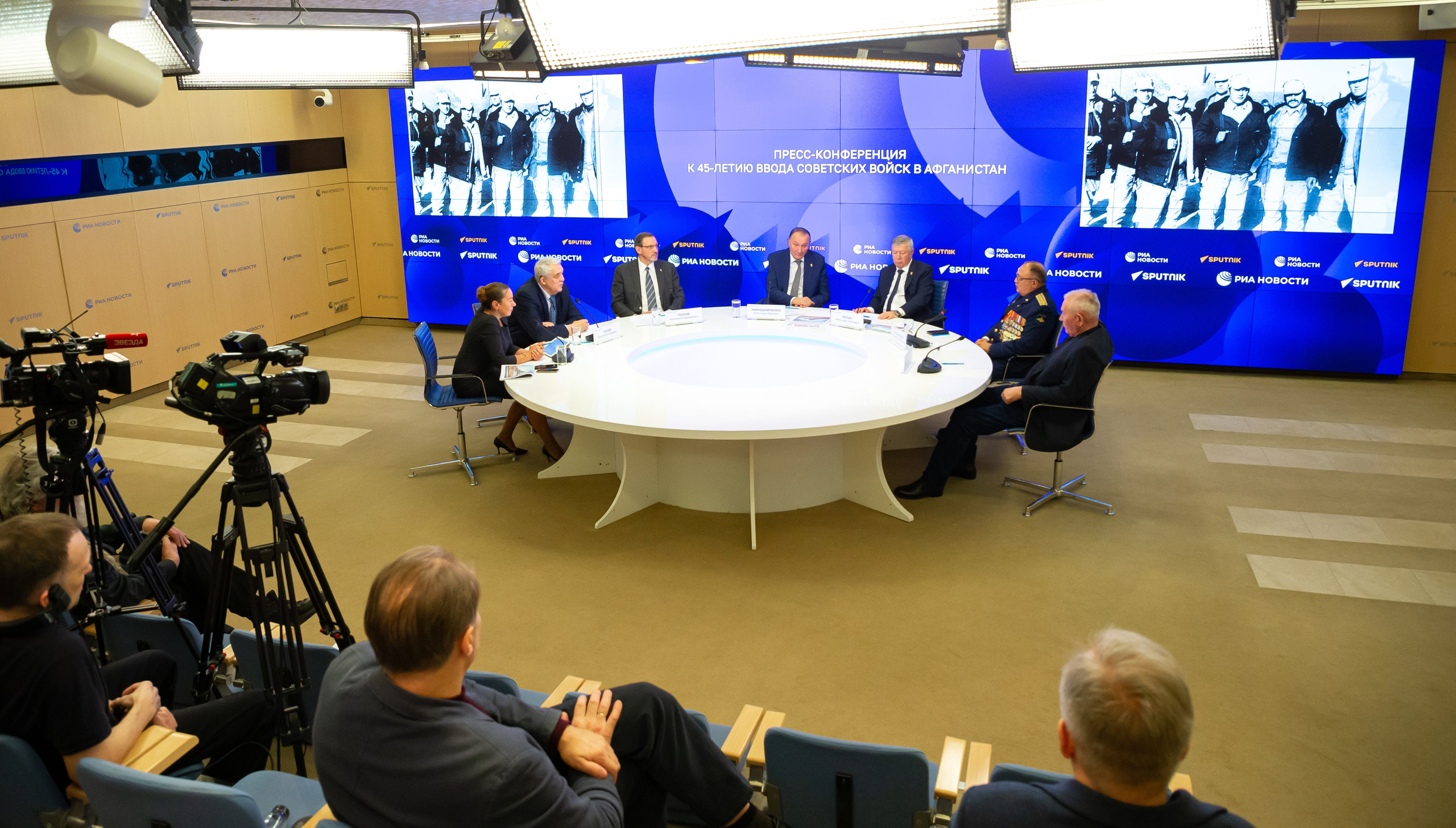 РИА НОВОСТИ. Газета «Спецназ России». Пресс-конференция к 45-летию ввода советских войск в Афганистан. Фотостудия в Москве LUXARTPHOTO