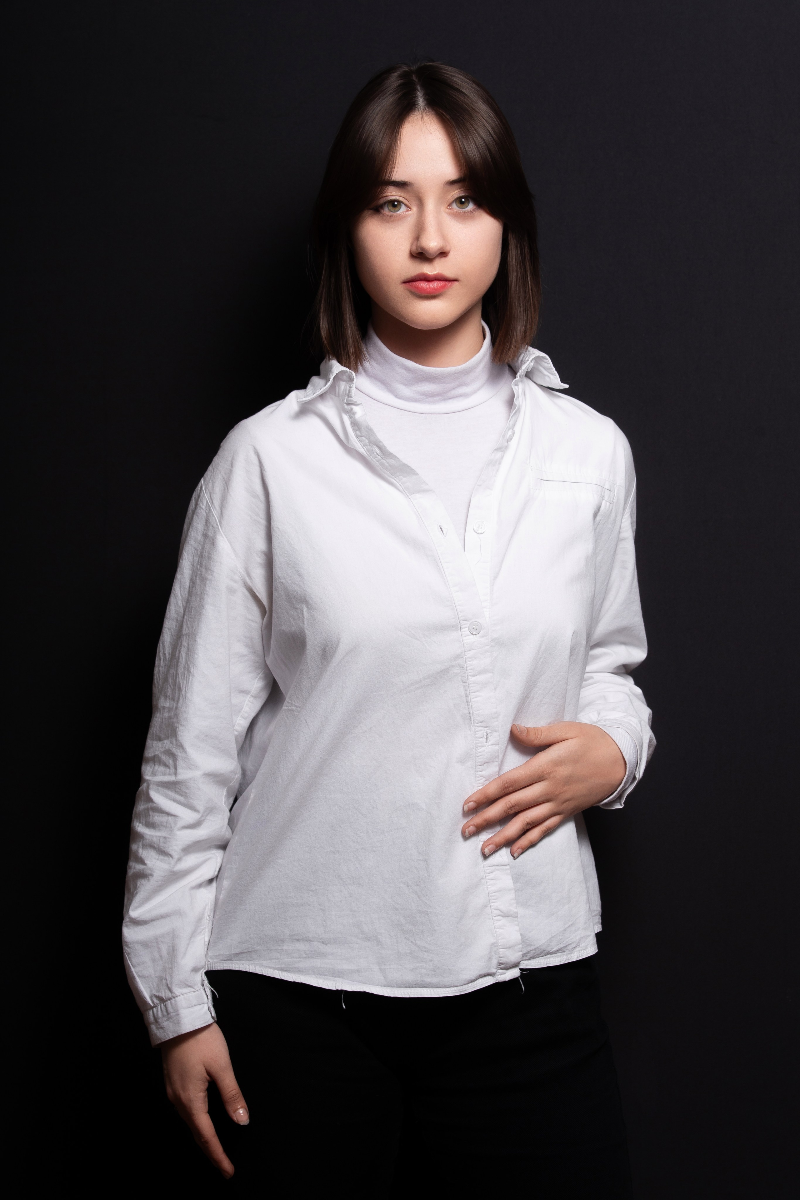 Портретная фотосессия для учеников 9 класса на чёрном фоне | Школьный фотограф Николай Богатырёв | Твой альбом / Твои правила. ТВОЙ АЛЬБОМ / ТВОИ ПРАВИЛА