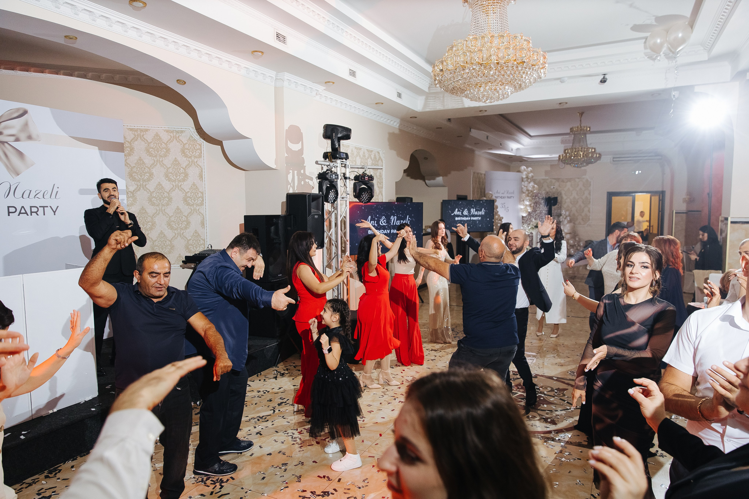 Ани и Назели. 35&5 День рождения, «Янтарь». Фотограф в Красноярске Надежда Воскресенская