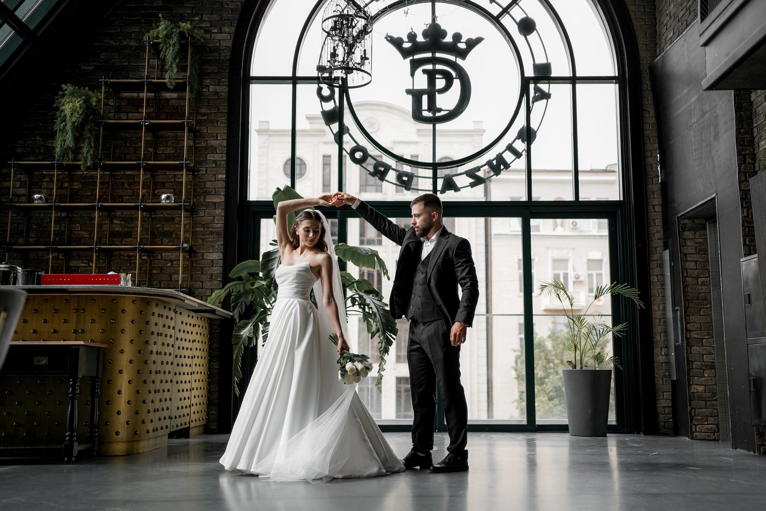 Виктория и Тарон в отеле Арка. Свадебный фотограф Ростов-на-Дону. Свадебный фотограф в Ростове-на-Дону. Таинство Крещения и Венчания, семейные фотосессии. Алёна Чёботова