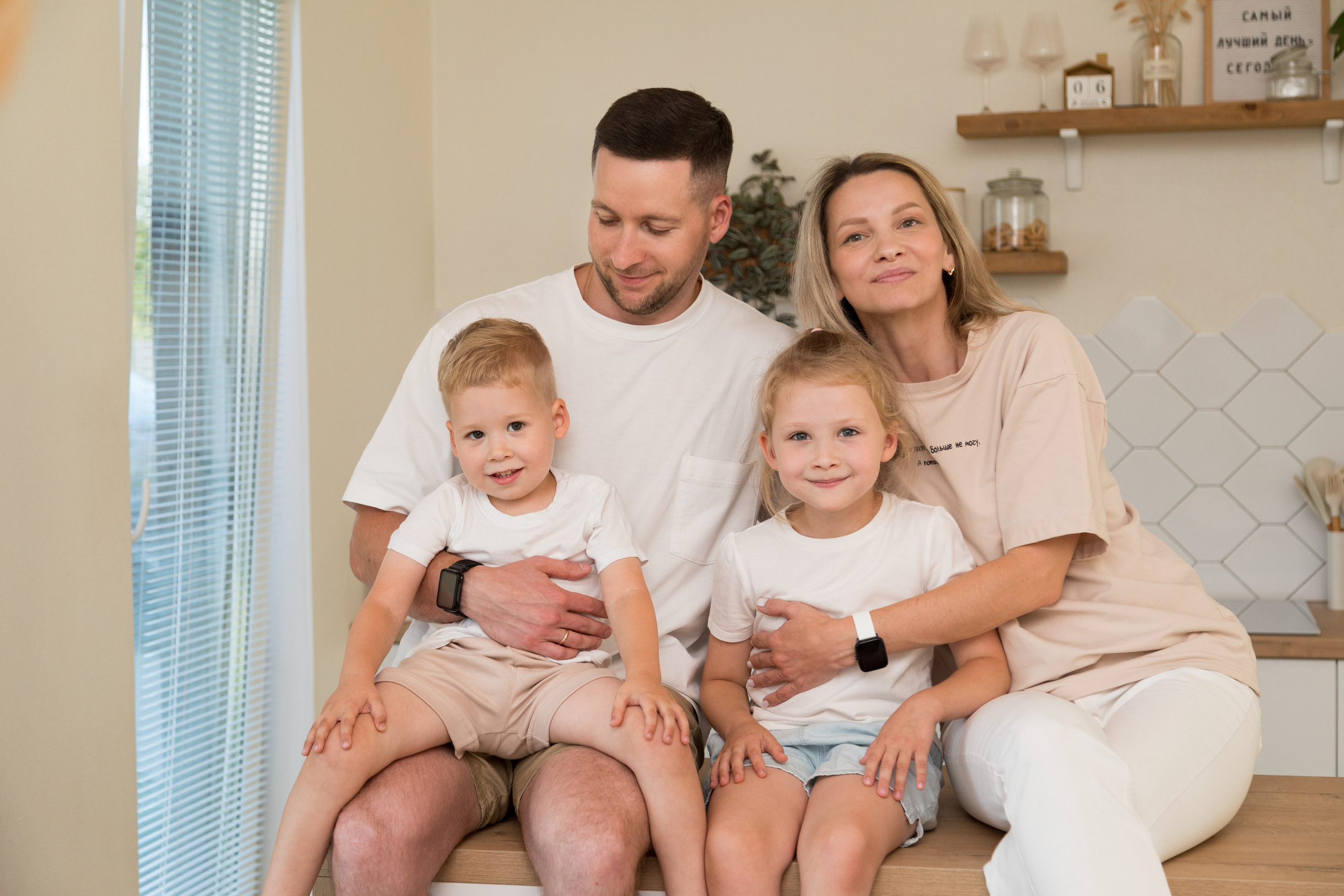 Семейная фотосессия дома. Детский и контент фотограф Надя Волкова Санкт-Петербург