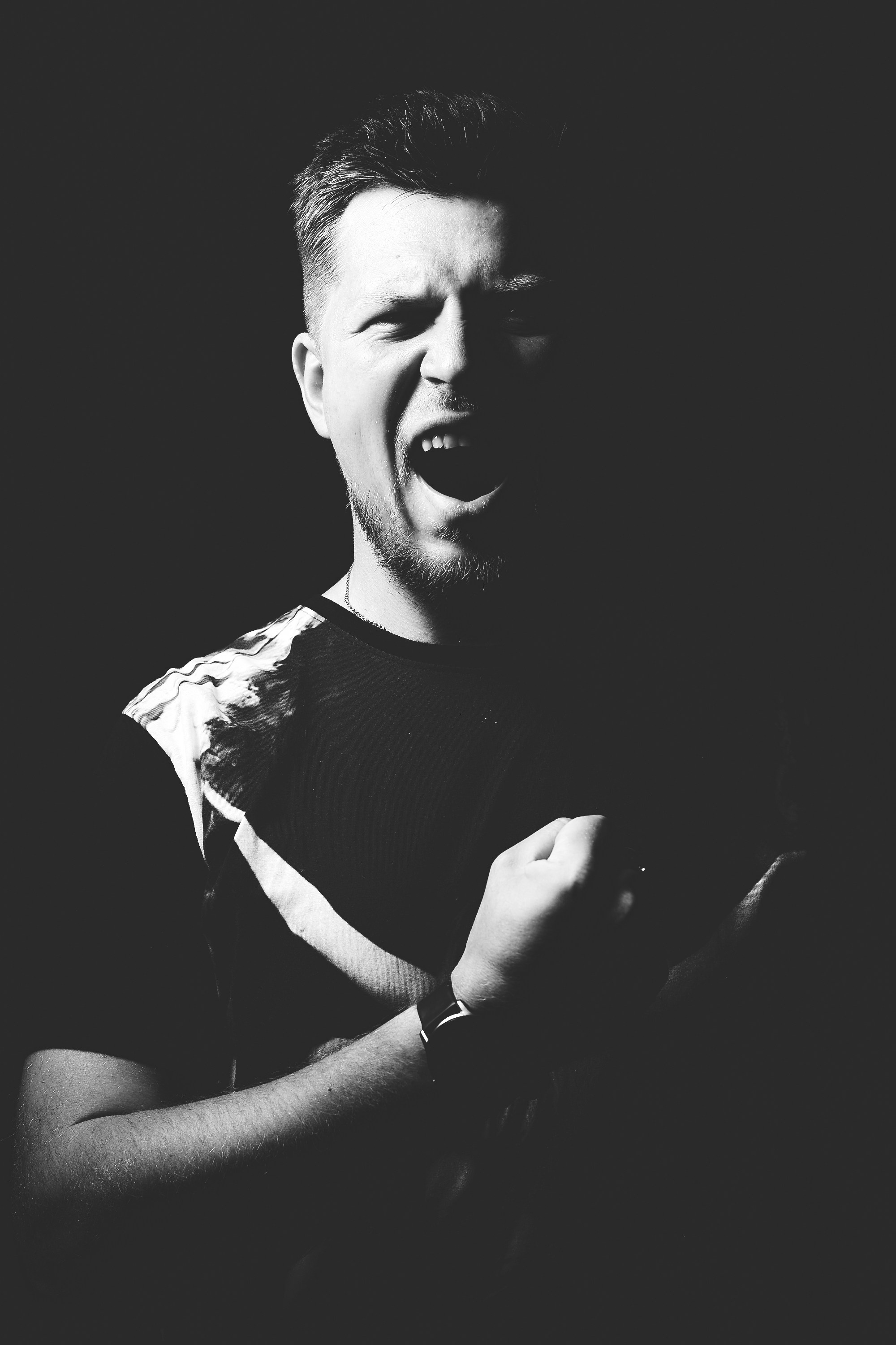 У меня дома (ЧБ)