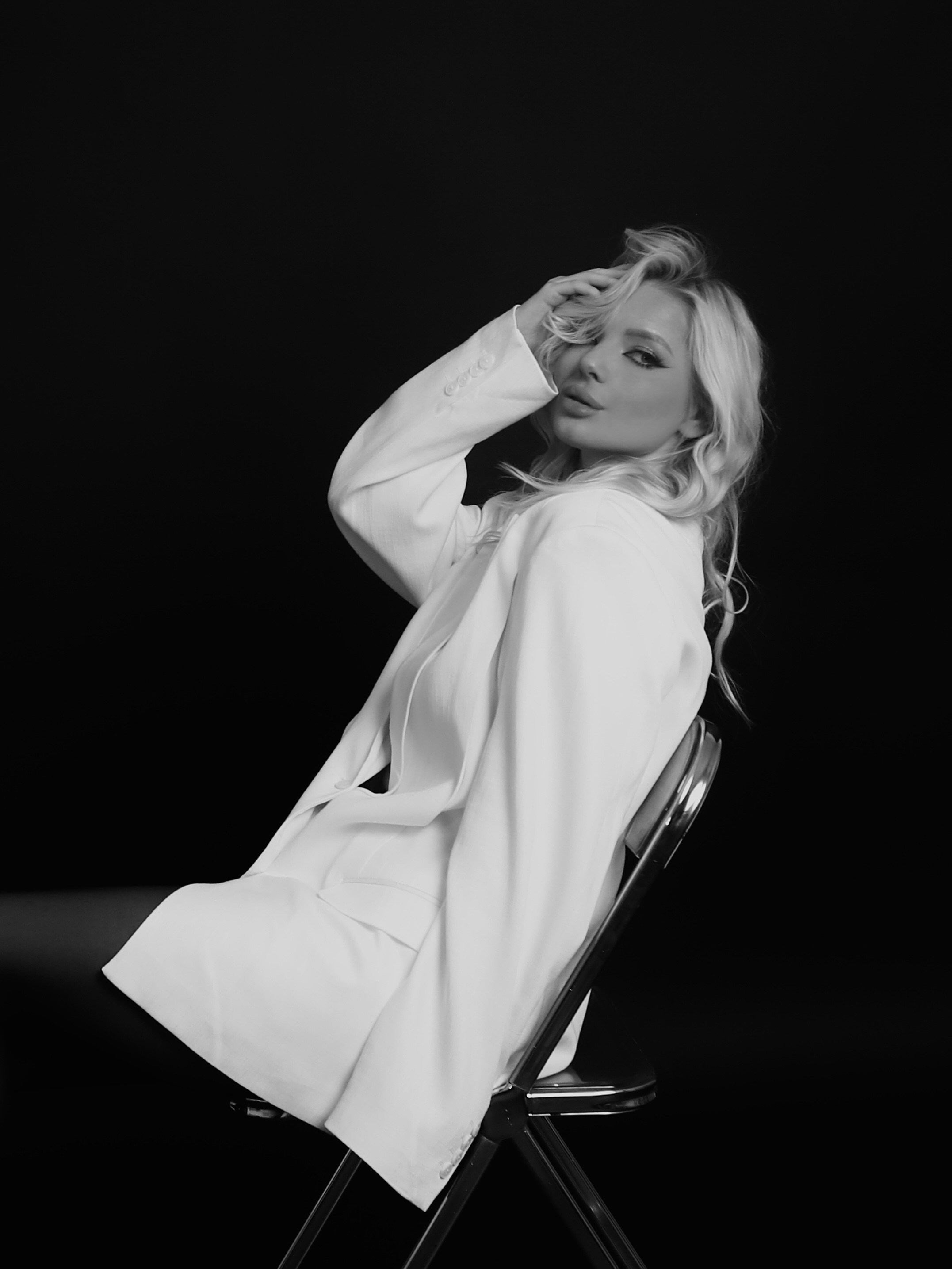 BLACK (чёрный). «ХИЩ»