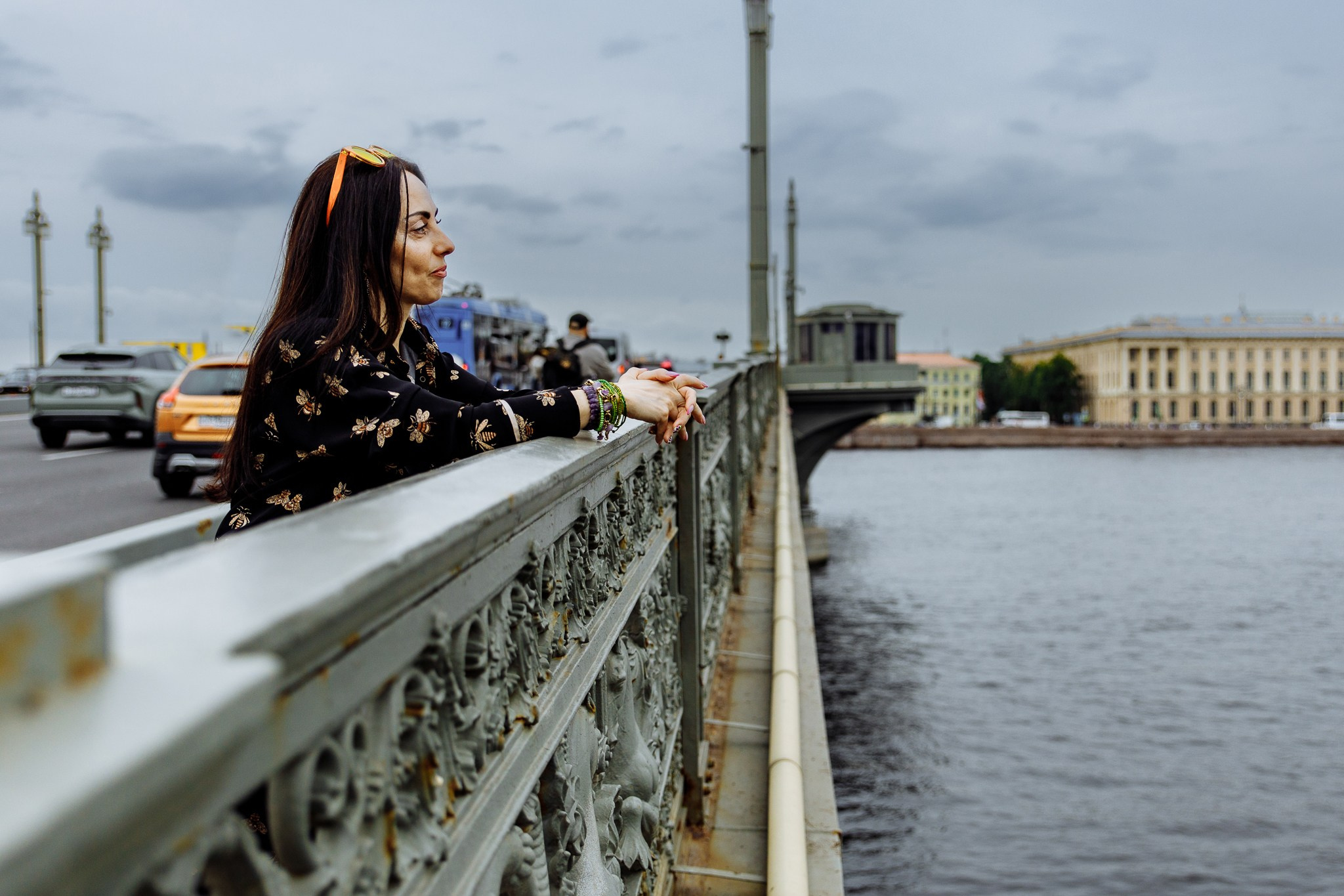 Вдохновение у реки: Персональная съемка дизайнера в Петербурге. Семейный и свадебный фотограф Ростове-на-Дону