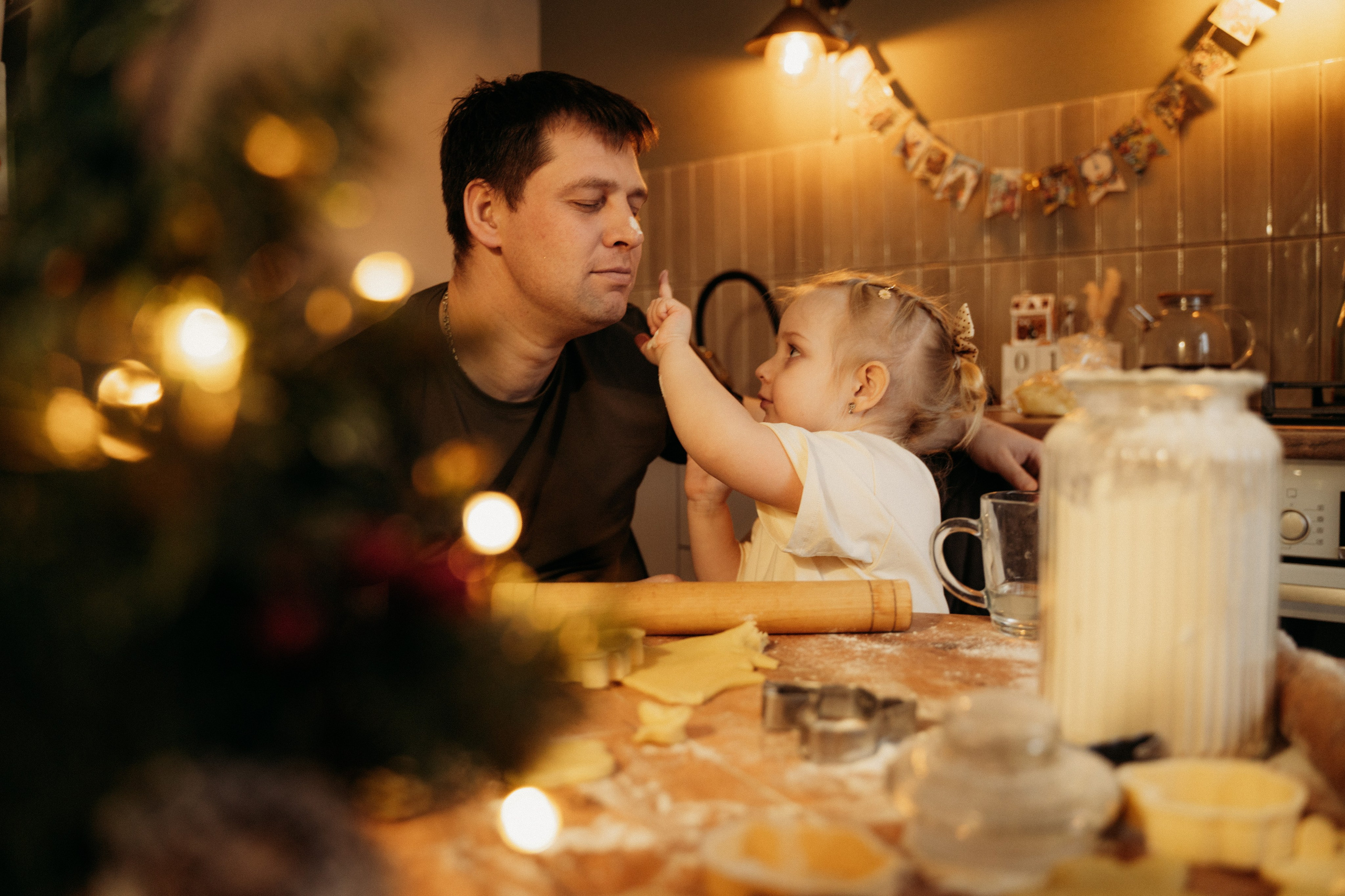 Семья на кухне