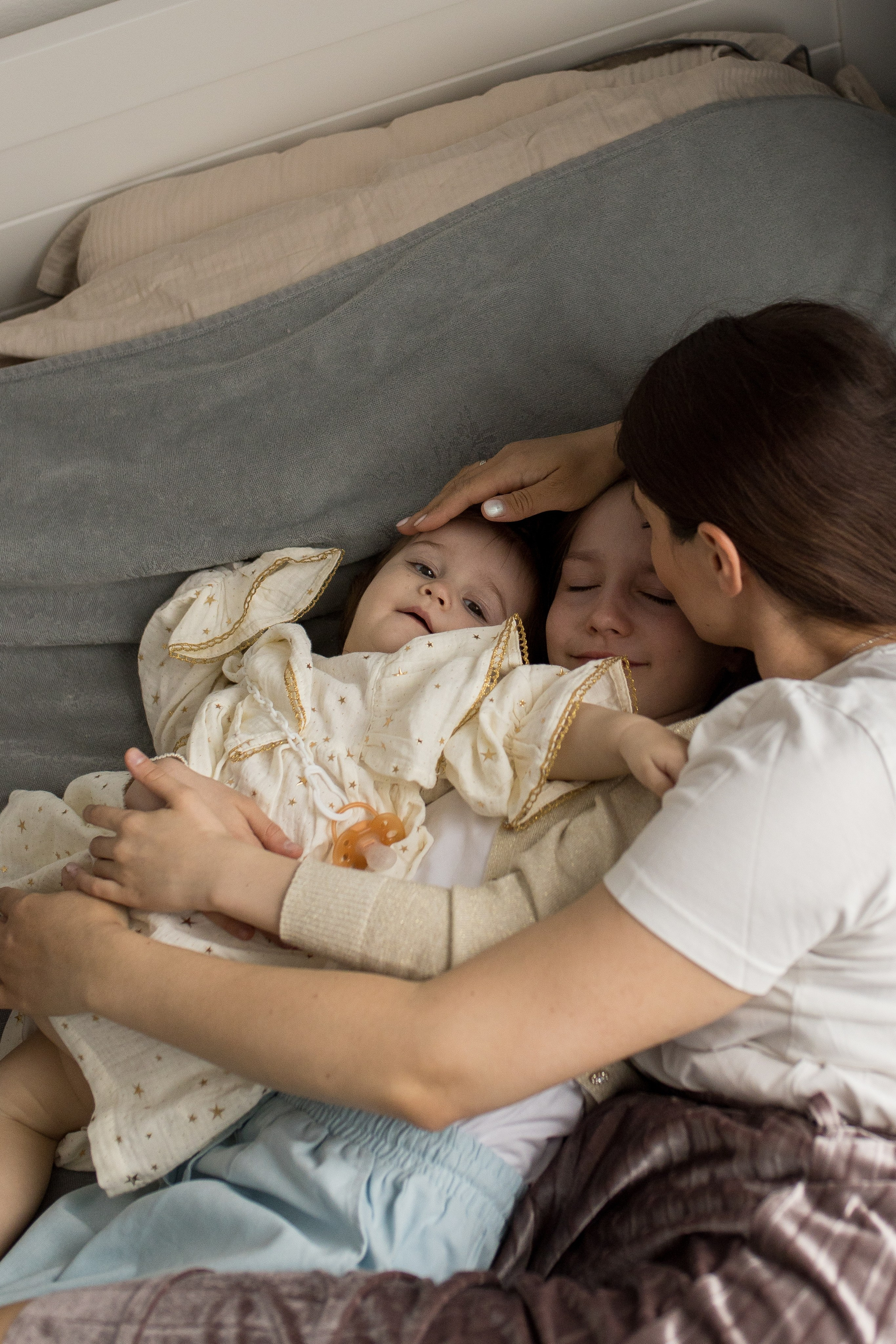 Катя и дочки. Фотограф Москва Лара Чайка