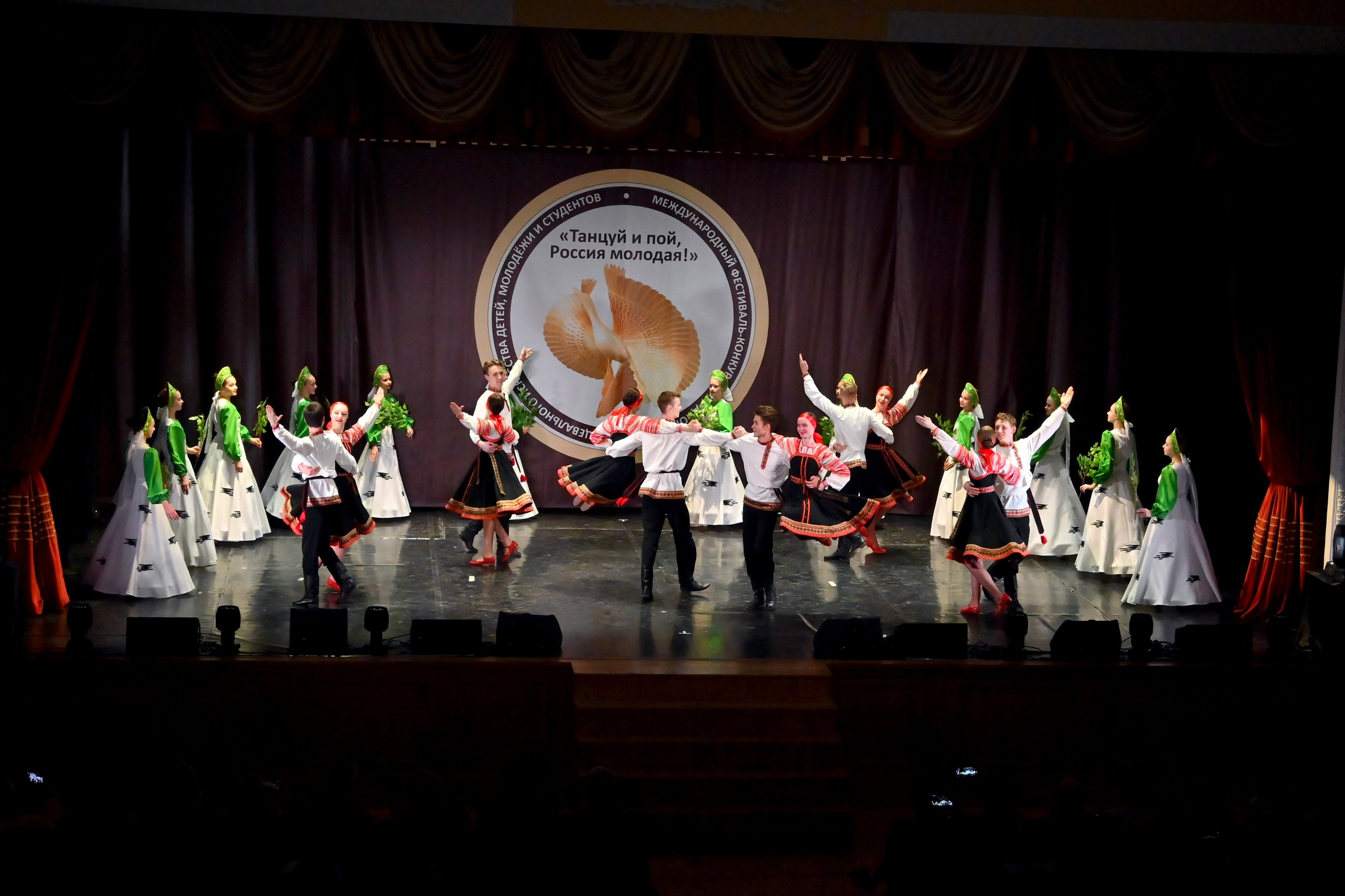 Гала-концерт. Танцуй и пой, Россия Молодая! 22.04.2024. Профессиональный фотограф в Москве Алёна Котова