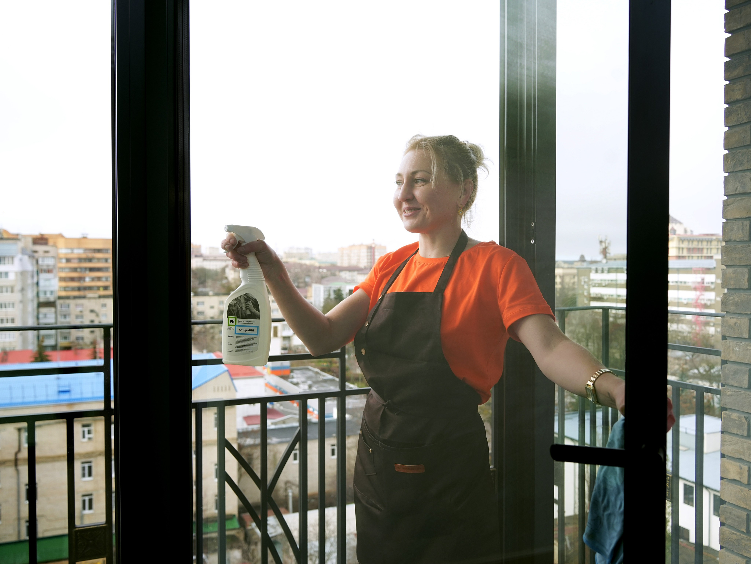 Мытьё окон — Чистота без разводов и следов. г. Ставрополь. Клининговая компания «Апельсин» Ставрополь