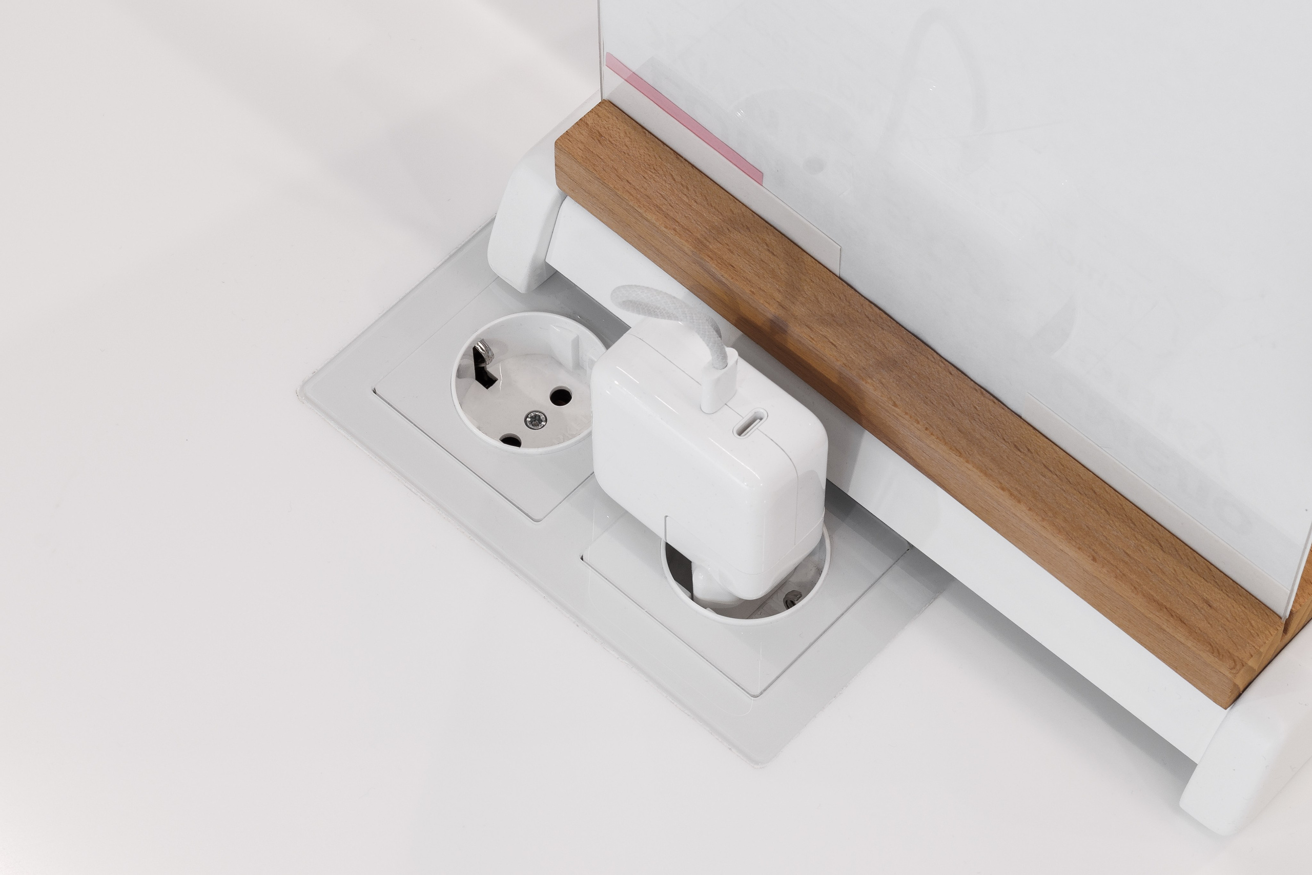 Стойки ресепшн, офис Яндекса