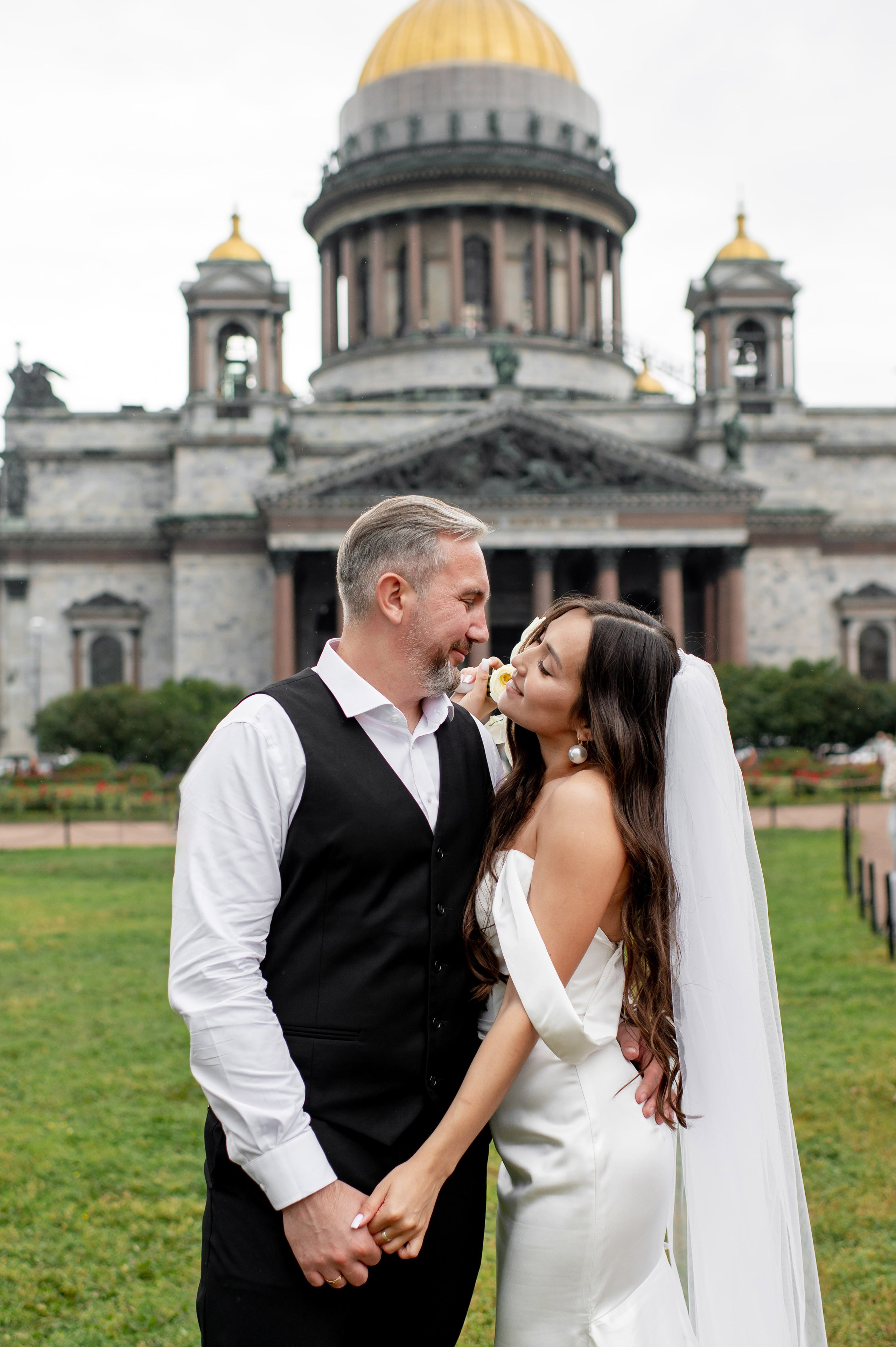 Классическая свадебная фотосессия Аины и Антона по самым красивым местам для свадебной прогулки в Санкт-Петербурге. Портретный, семейный и свадебный фотограф в Санкт-Петербурге и в Пушкине Ширяев Денис