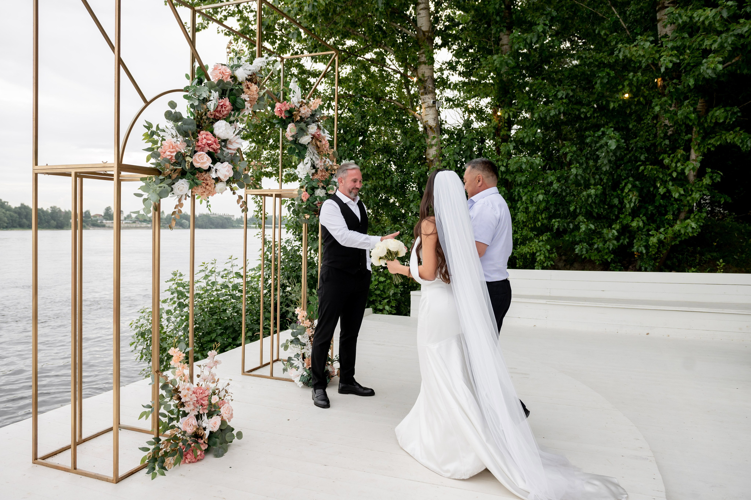 Классическая свадебная фотосессия Аины и Антона по самым красивым местам для свадебной прогулки в Санкт-Петербурге. Портретный, семейный и свадебный фотограф в Санкт-Петербурге и в Пушкине Ширяев Денис