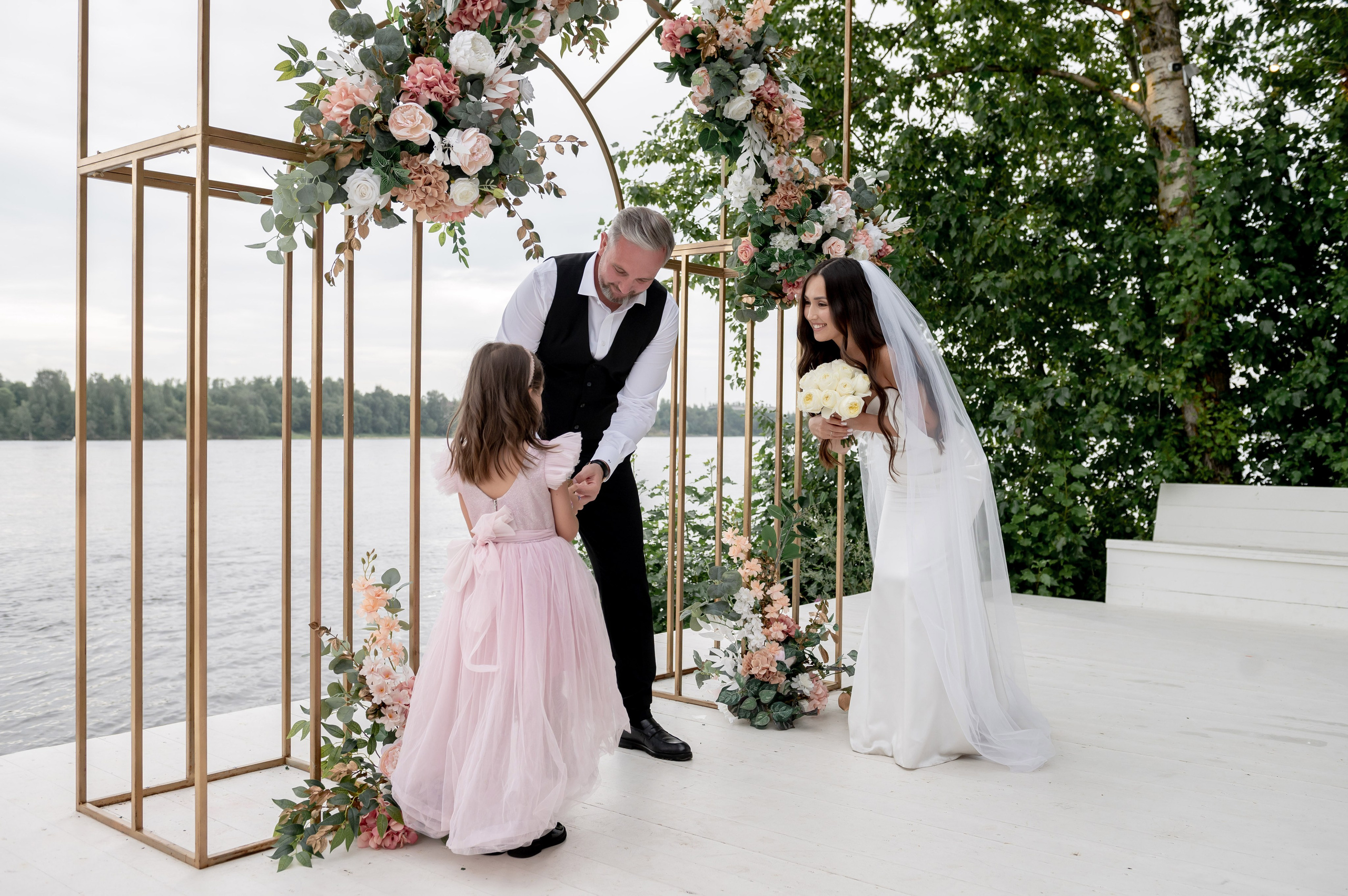 Классическая свадебная фотосессия Аины и Антона по самым красивым местам для свадебной прогулки в Санкт-Петербурге. Портретный, семейный и свадебный фотограф в Санкт-Петербурге и в Пушкине Ширяев Денис