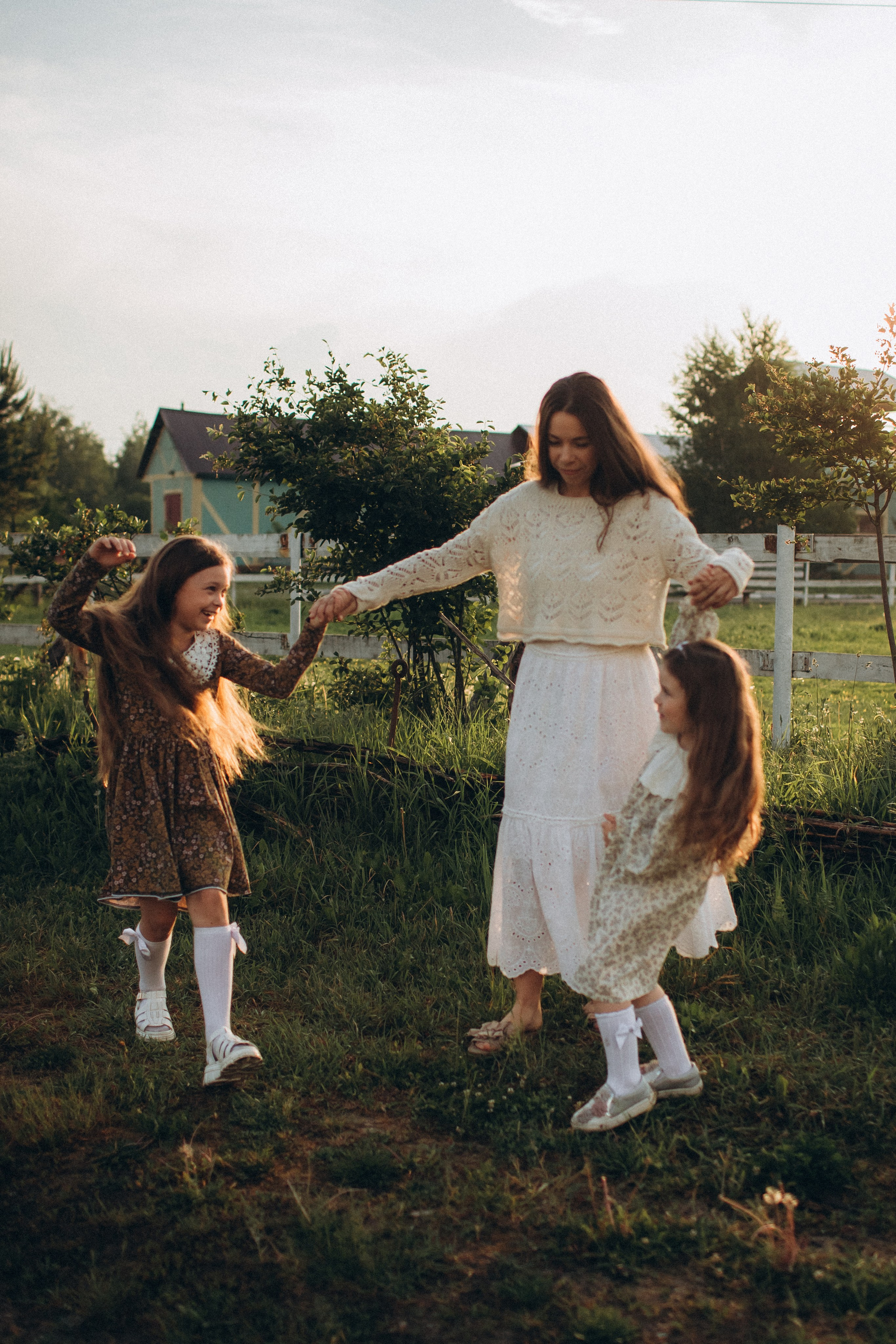 Катюша с дочками. Семейный фотограф в Москве и Московской области Лазутина Валентина