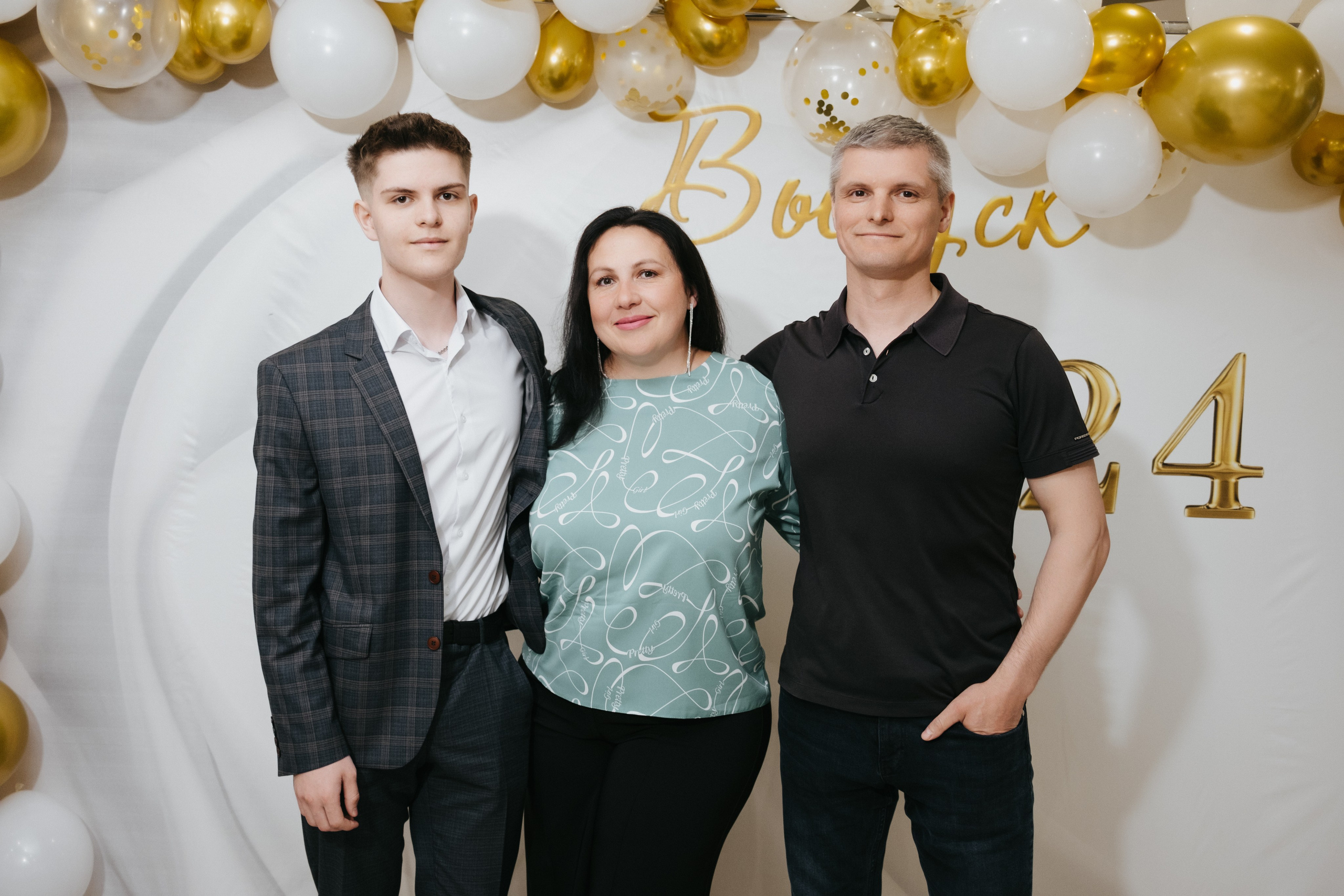 Выпускной 11 класс школы № 30. Свадебный и репортажной фотограф Денис Ожигин в Краснодаре и Краснодарском крае