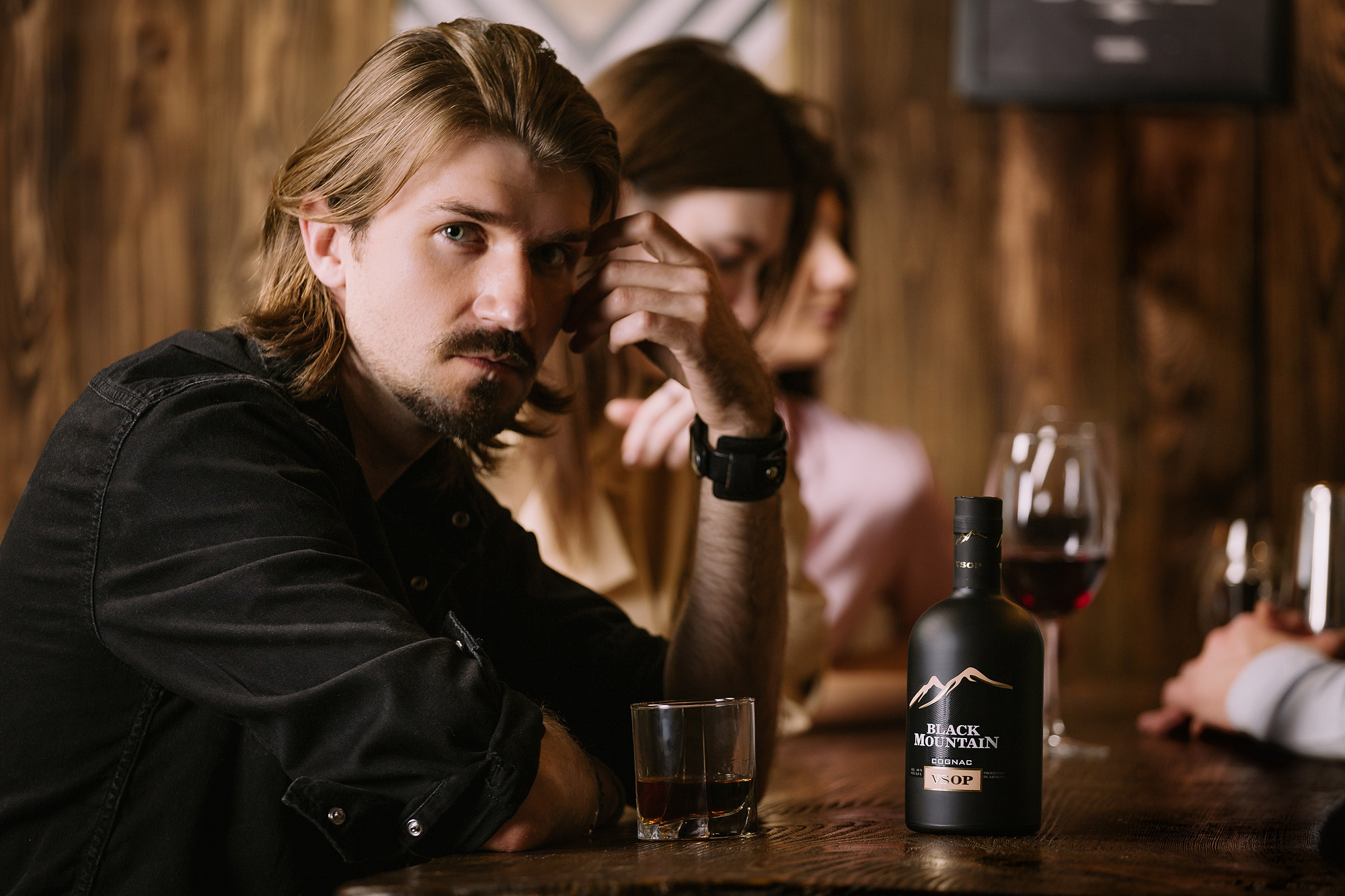 Шахназарян: имиджевая съемка в баре. Рекламный и предметный фотограф Марченков Антон