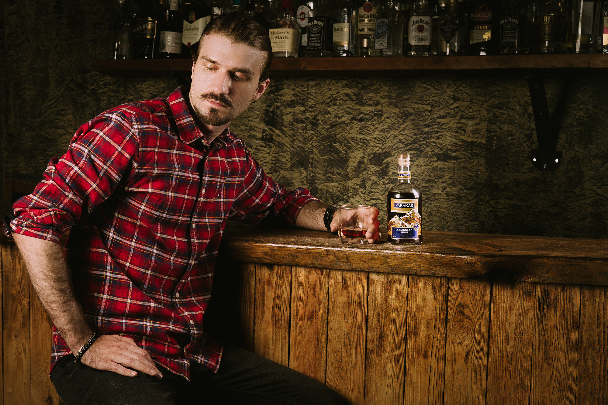 Шахназарян: имиджевая съемка в баре. Рекламный и предметный фотограф Марченков Антон