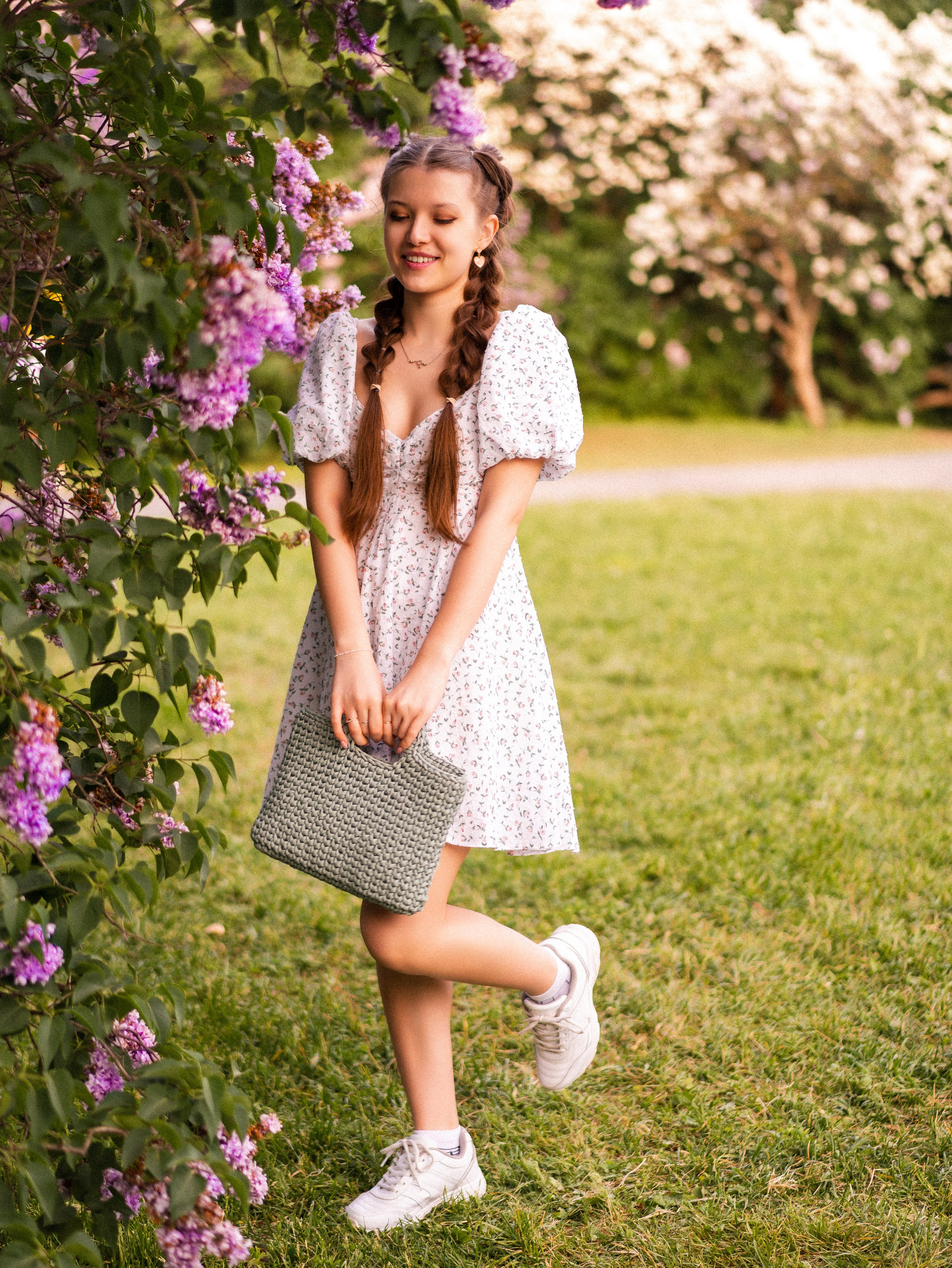 Ольга — фотосессия в сиреневом саду. Фотограф Москва