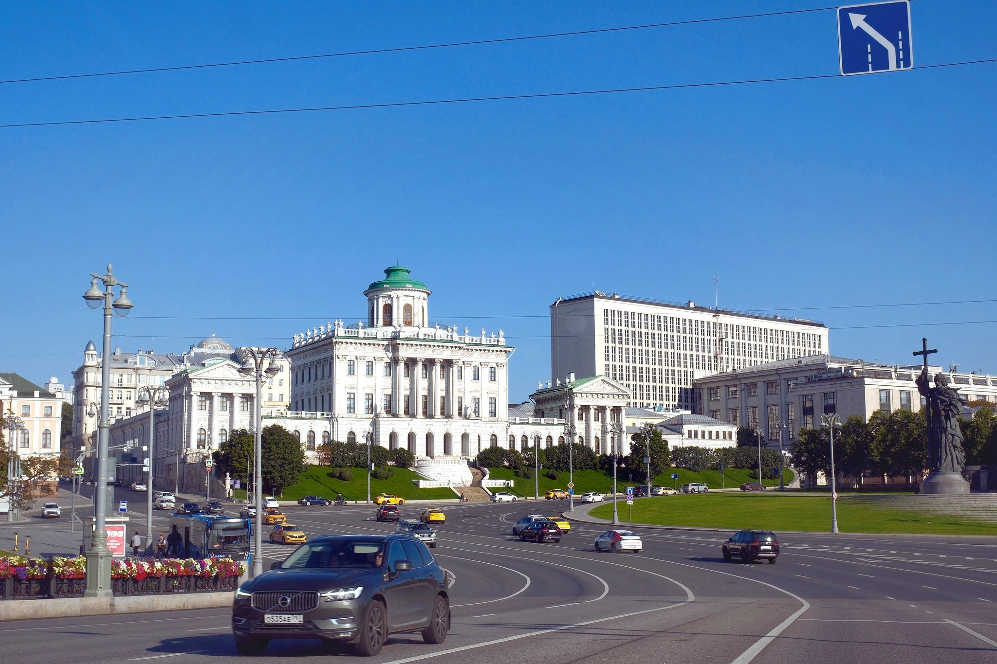 Улица, люди, жизнь…