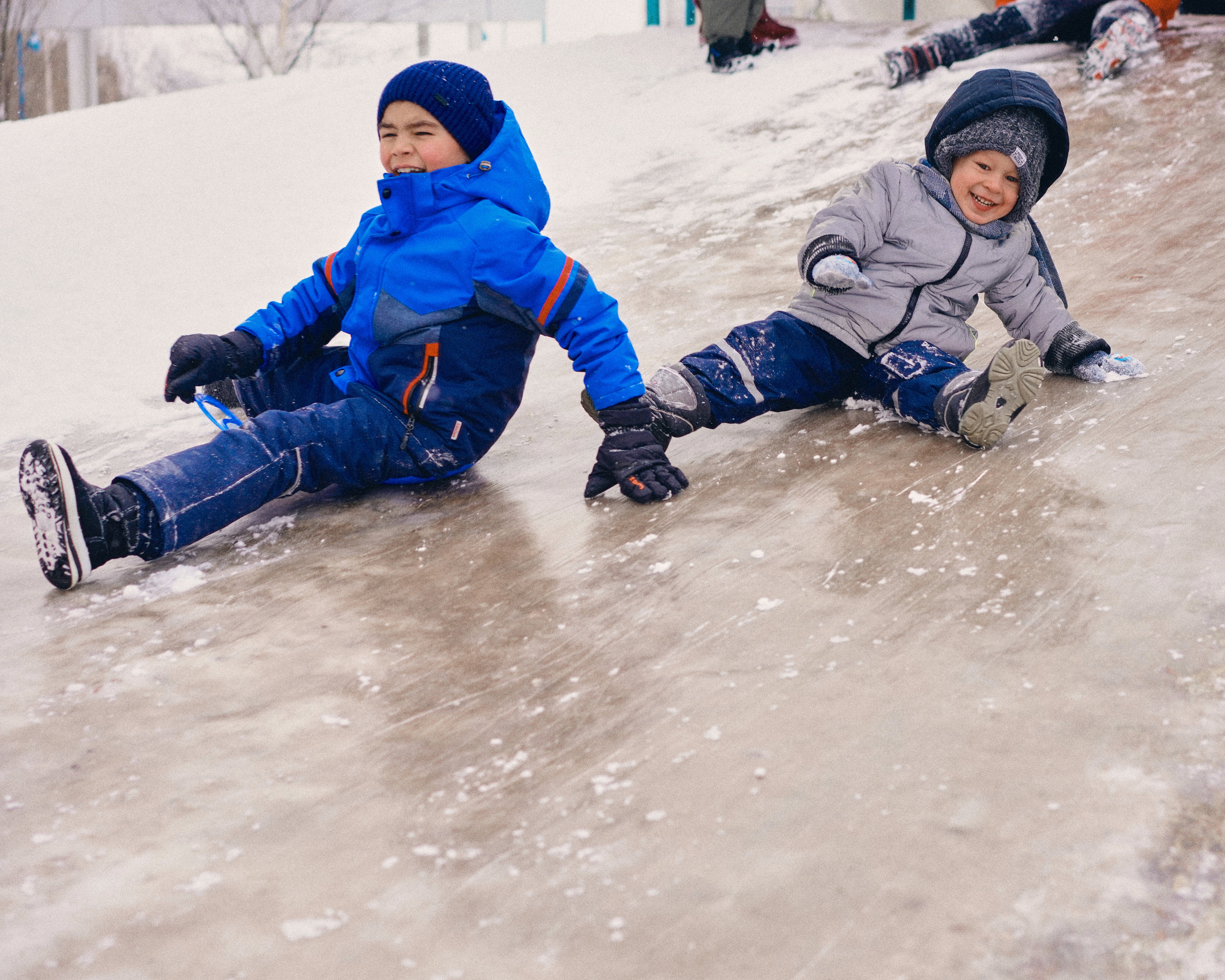 Непоседа Назар — съемка на улице. Фотограф Казань