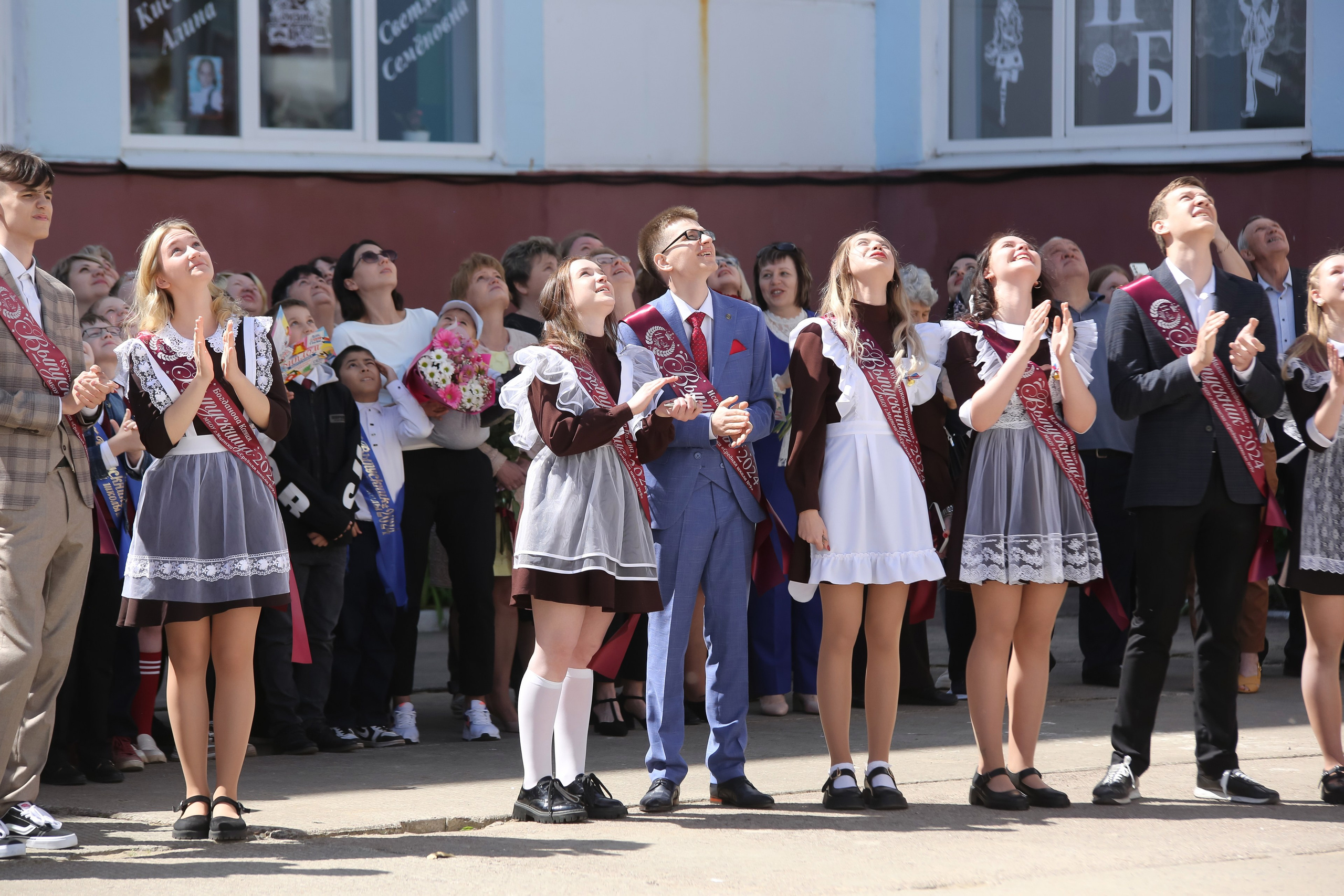 ЛИНЕЙКА «ПОСЛЕДНИЙ ЗВОНОК» 9 ШКОЛА 2024 г МЦЕНСК. ТВОЙ АЛЬБОМ / ТВОИ ПРАВИЛА