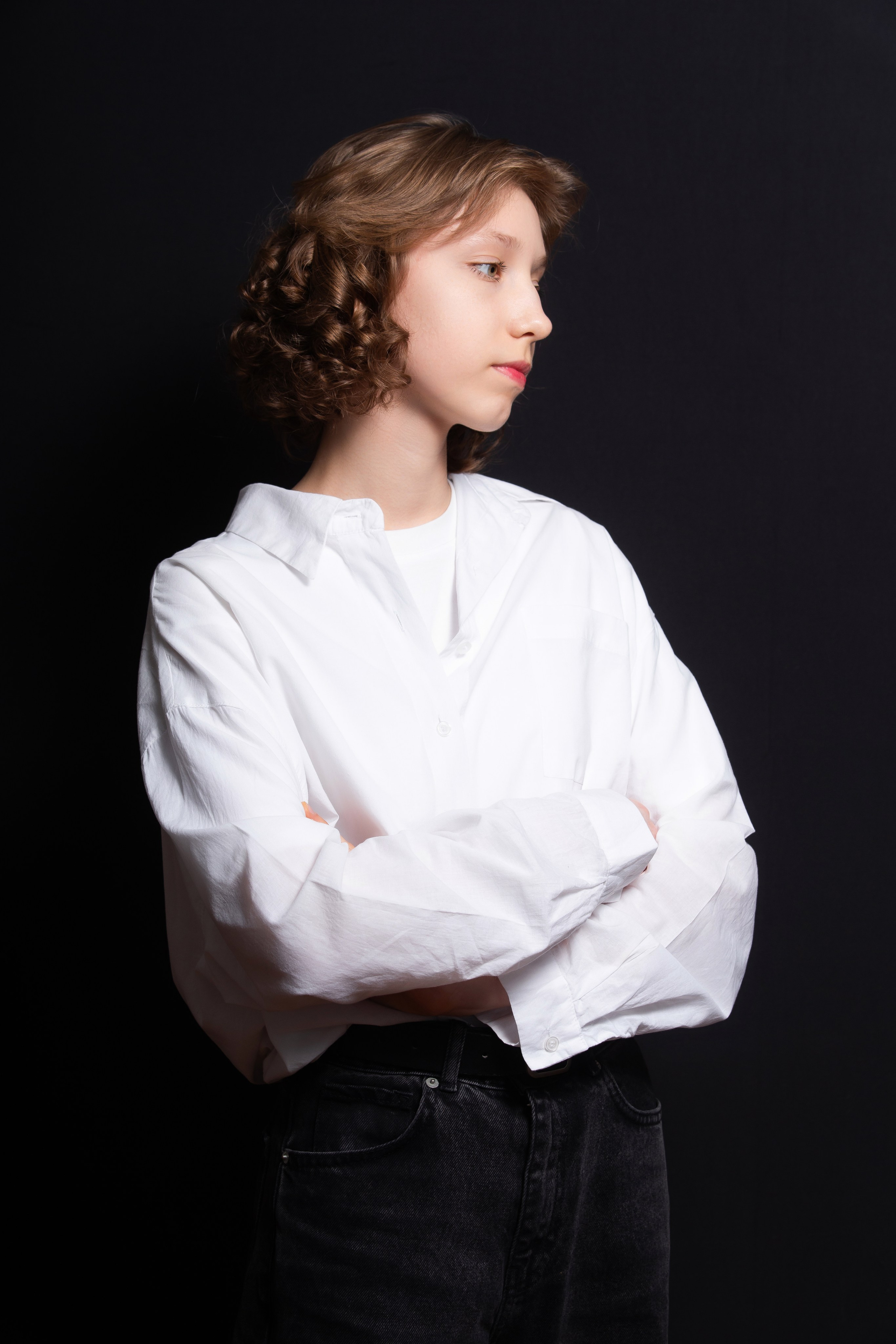 Портретная фотосессия для учеников 9 класса на чёрном фоне | Школьный фотограф Николай Богатырёв | Твой альбом / Твои правила. ТВОЙ АЛЬБОМ / ТВОИ ПРАВИЛА