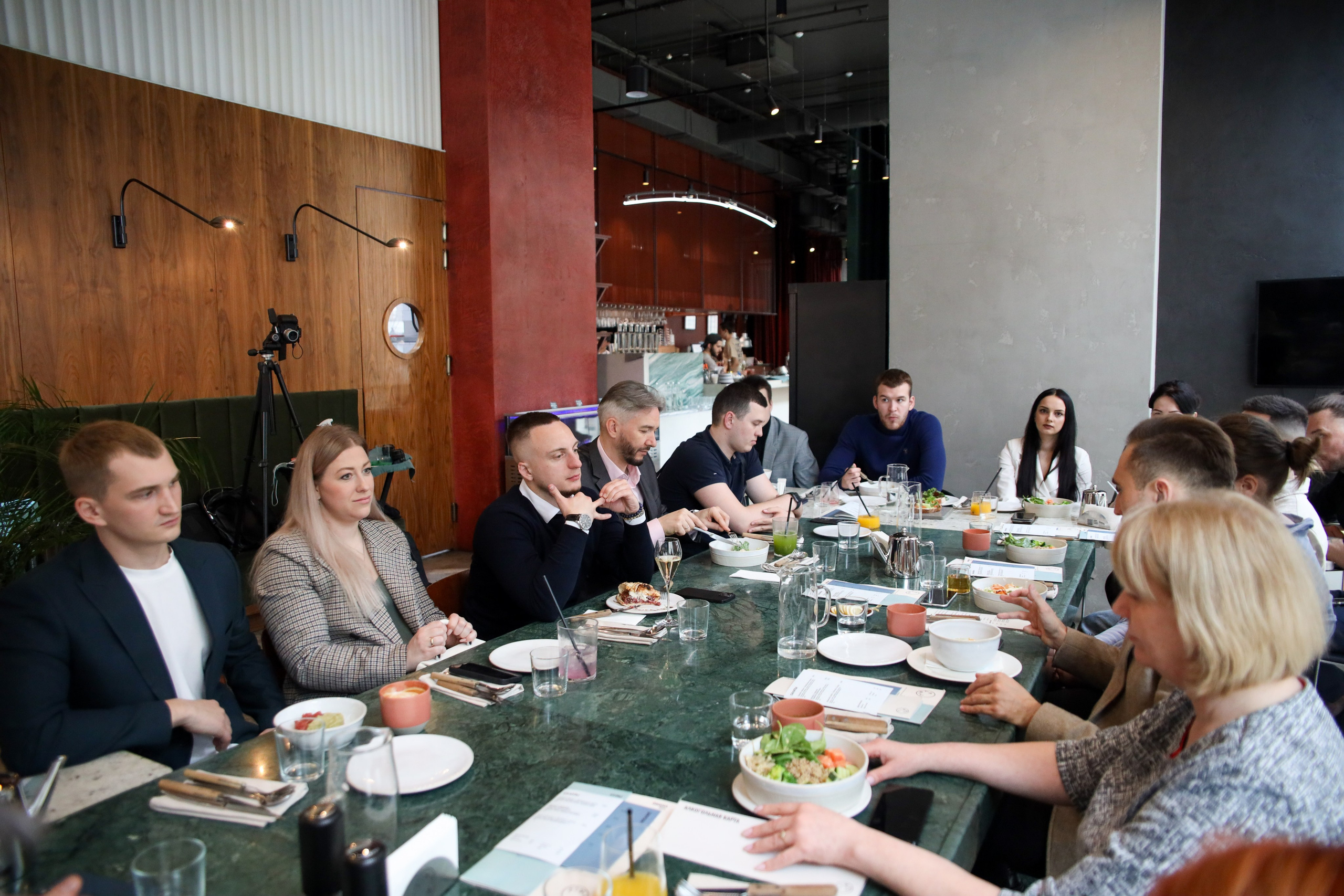 Лабецкий НЕДВИЖЕМОСТЬ. Ужин. Главная